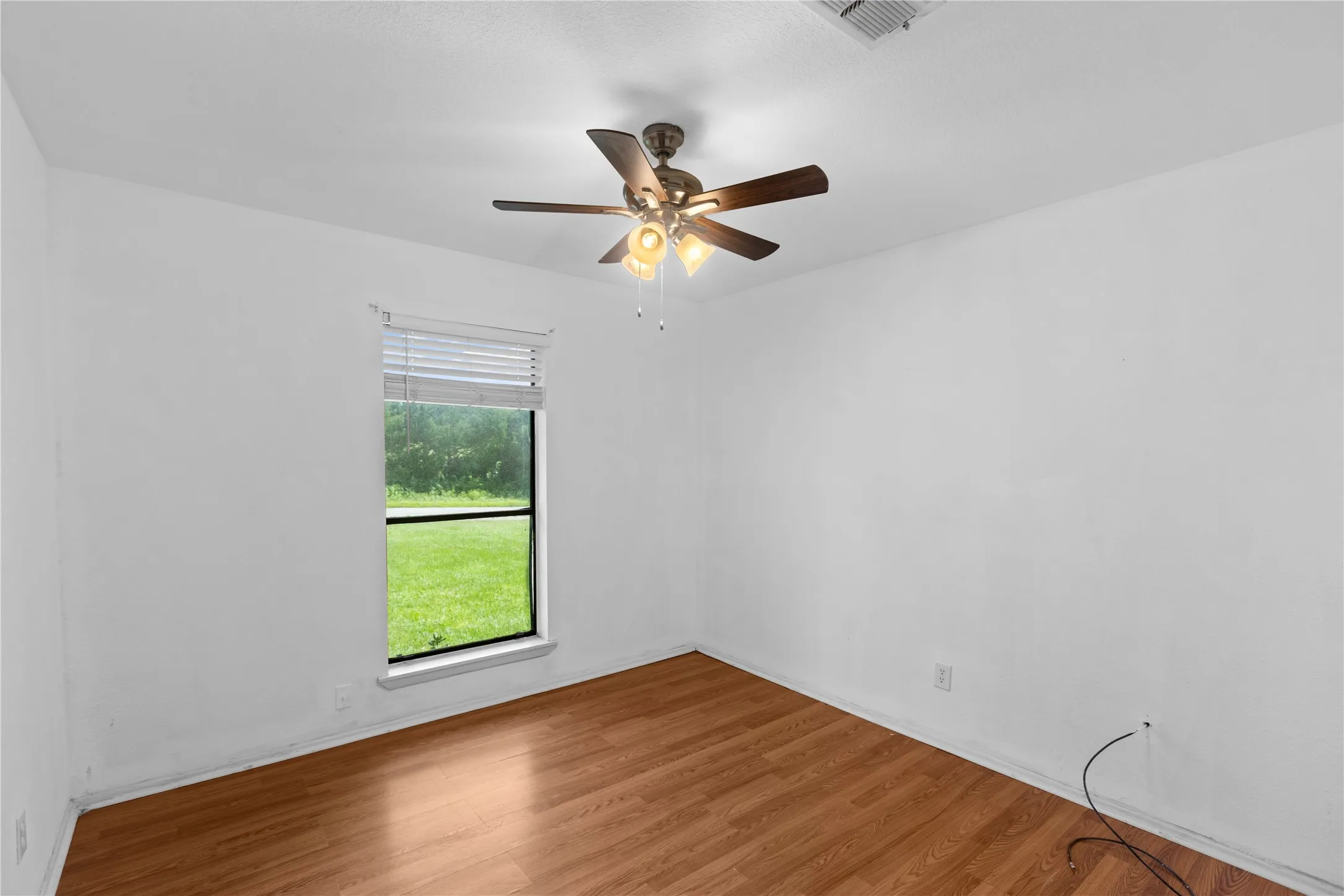 Single Family Residence For Sale in Grayson County , 1939 E Texas Street, Denison, Texas 75021, 3 Bedrooms, 3 Bathrooms, 2 Garage spaces, 1,942 Sqft, built in 1980, Price $275,000, mls#21338213, Real Estate Agent in Denison, Homes For Sale in Grayson county, Homes For Sale in Denison, Realtor in Denison Texas, Real Estate Brokerage Independent Realty Texas, Luminita Cordes Realtor