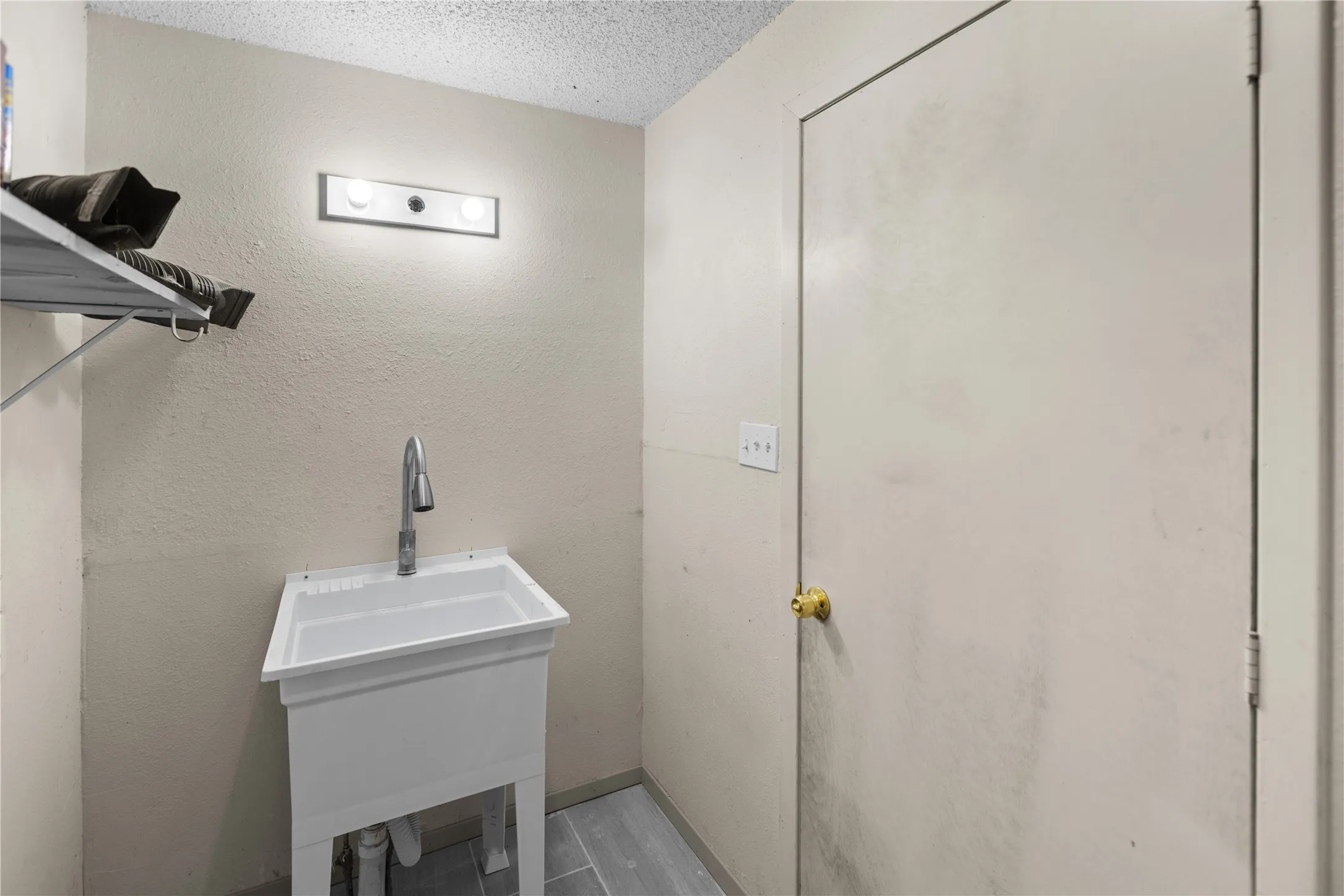 Single Family Residence For Sale in Grayson County , 1939 E Texas Street, Denison, Texas 75021, 3 Bedrooms, 3 Bathrooms, 2 Garage spaces, 1,942 Sqft, built in 1980, Price $275,000, mls#21338213, Real Estate Agent in Denison, Homes For Sale in Grayson county, Homes For Sale in Denison, Realtor in Denison Texas, Real Estate Brokerage Independent Realty Texas, Luminita Cordes Realtor
