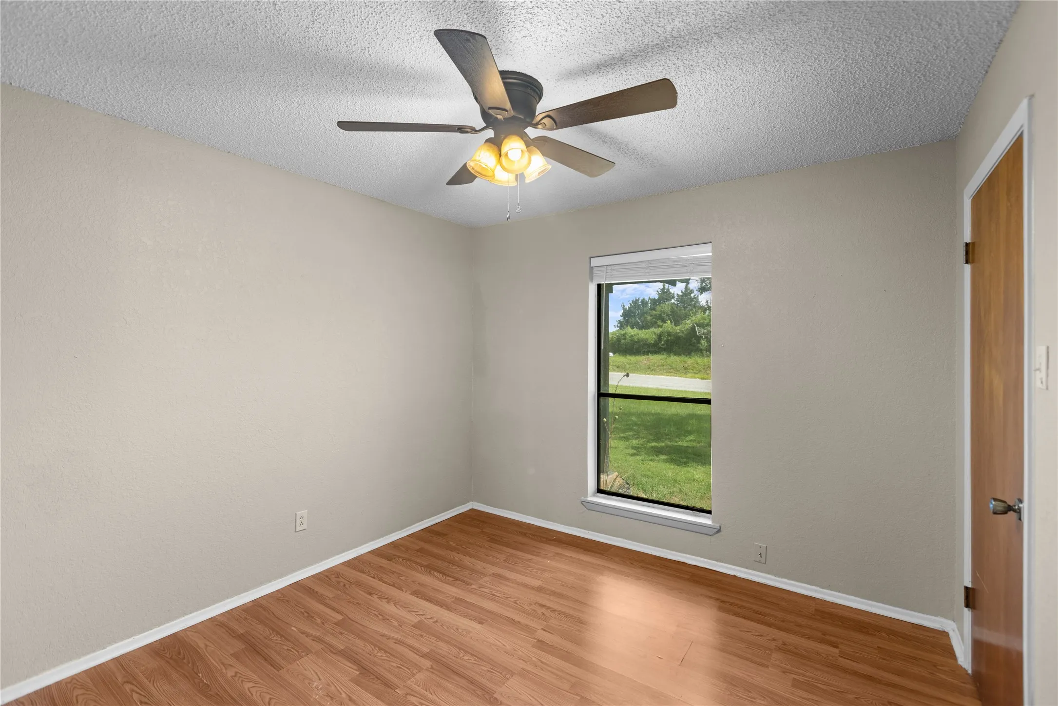 Single Family Residence For Sale in Grayson County , 1939 E Texas Street, Denison, Texas 75021, 3 Bedrooms, 3 Bathrooms, 2 Garage spaces, 1,942 Sqft, built in 1980, Price $275,000, mls#21338213, Real Estate Agent in Denison, Homes For Sale in Grayson county, Homes For Sale in Denison, Realtor in Denison Texas, Real Estate Brokerage Independent Realty Texas, Luminita Cordes Realtor