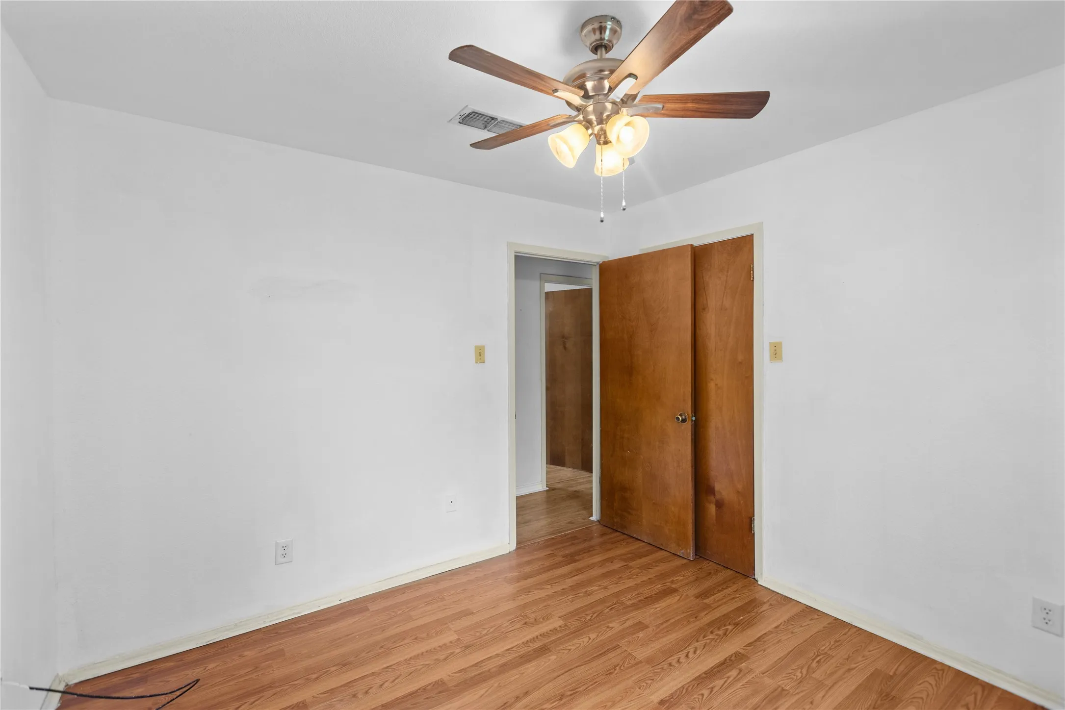 Single Family Residence For Sale in Grayson County , 1939 E Texas Street, Denison, Texas 75021, 3 Bedrooms, 3 Bathrooms, 2 Garage spaces, 1,942 Sqft, built in 1980, Price $275,000, mls#21338213, Real Estate Agent in Denison, Homes For Sale in Grayson county, Homes For Sale in Denison, Realtor in Denison Texas, Real Estate Brokerage Independent Realty Texas, Luminita Cordes Realtor
