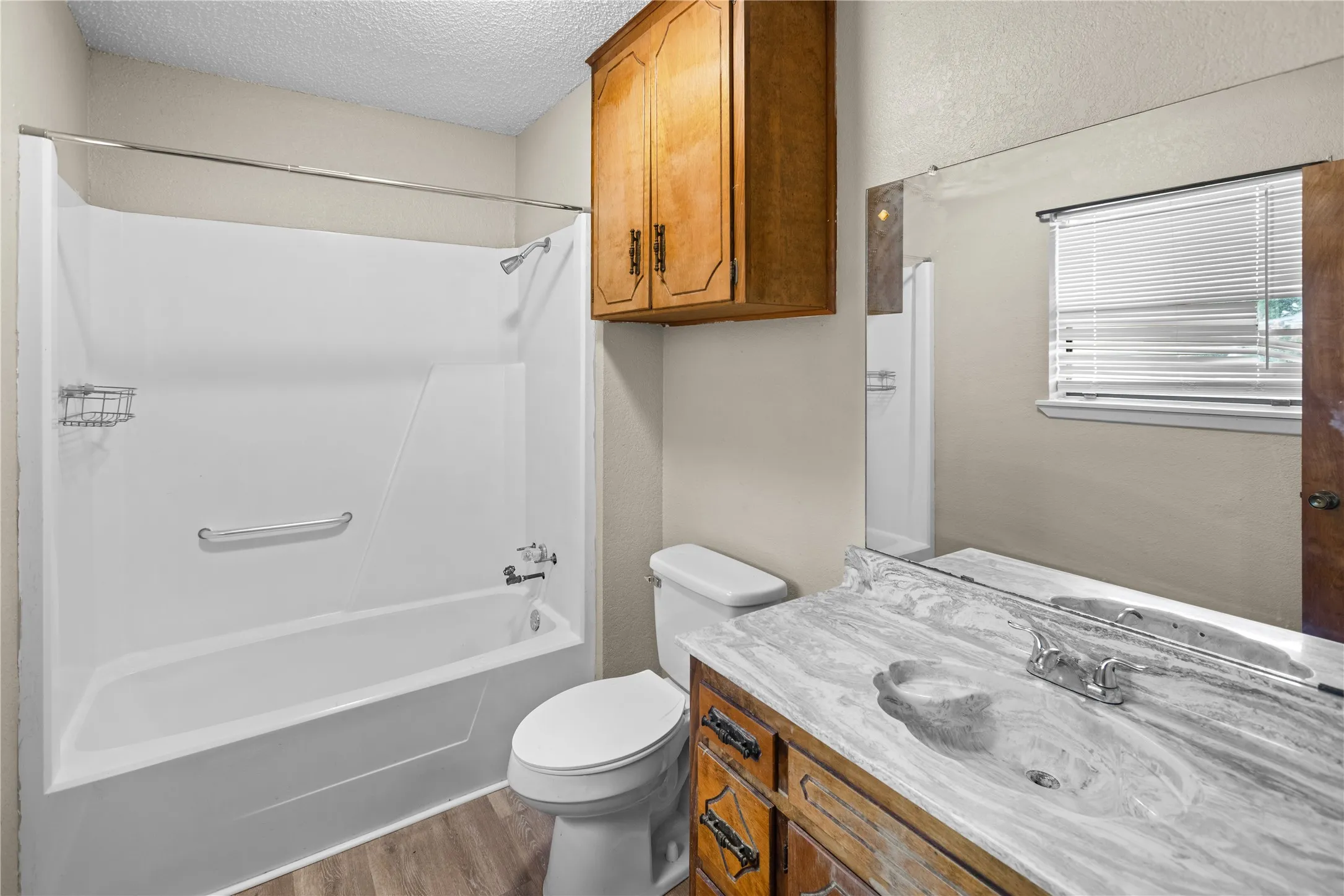 Single Family Residence For Sale in Grayson County , 1939 E Texas Street, Denison, Texas 75021, 3 Bedrooms, 3 Bathrooms, 2 Garage spaces, 1,942 Sqft, built in 1980, Price $275,000, mls#21338213, Real Estate Agent in Denison, Homes For Sale in Grayson county, Homes For Sale in Denison, Realtor in Denison Texas, Real Estate Brokerage Independent Realty Texas, Luminita Cordes Realtor