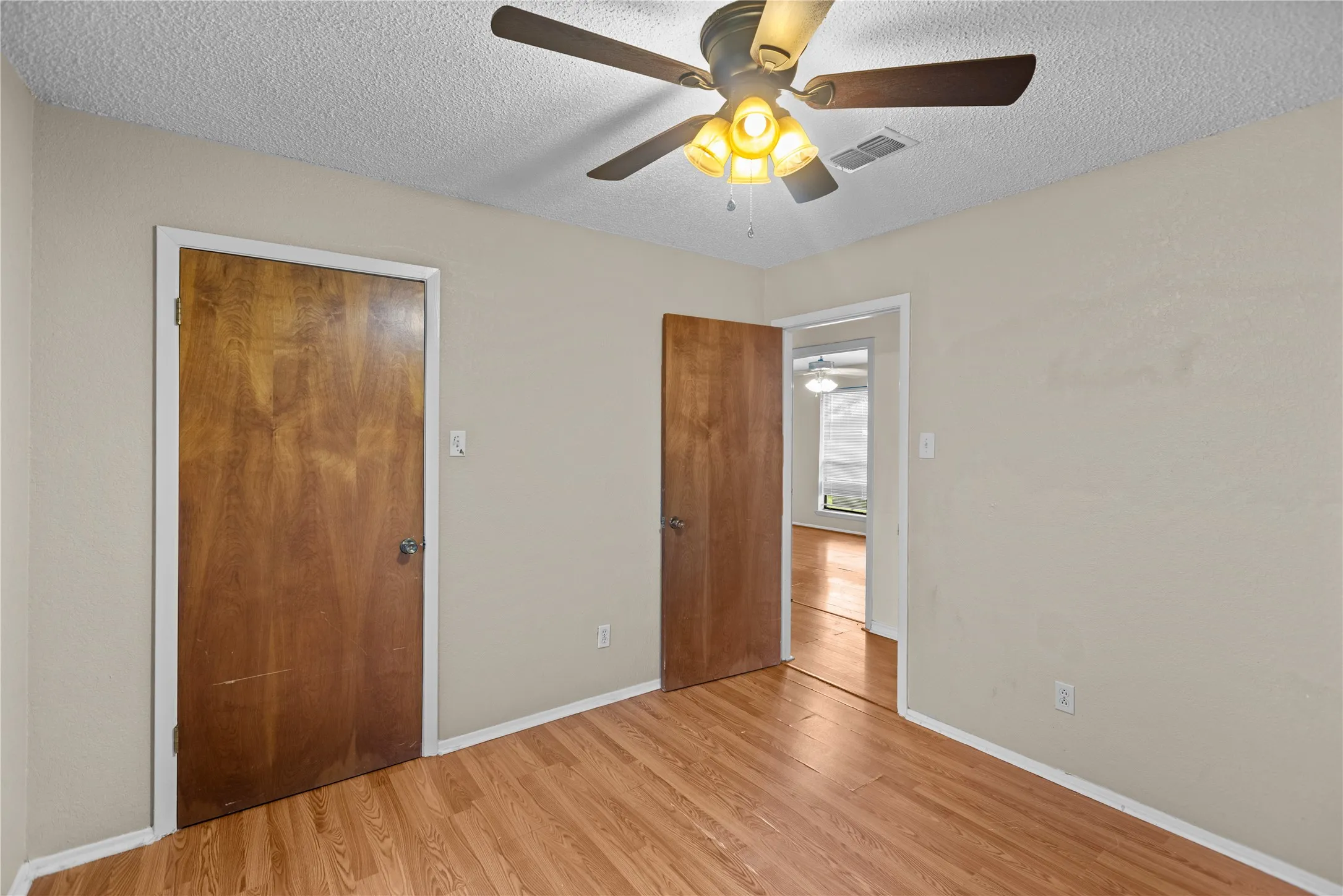 Single Family Residence For Sale in Grayson County , 1939 E Texas Street, Denison, Texas 75021, 3 Bedrooms, 3 Bathrooms, 2 Garage spaces, 1,942 Sqft, built in 1980, Price $275,000, mls#21338213, Real Estate Agent in Denison, Homes For Sale in Grayson county, Homes For Sale in Denison, Realtor in Denison Texas, Real Estate Brokerage Independent Realty Texas, Luminita Cordes Realtor