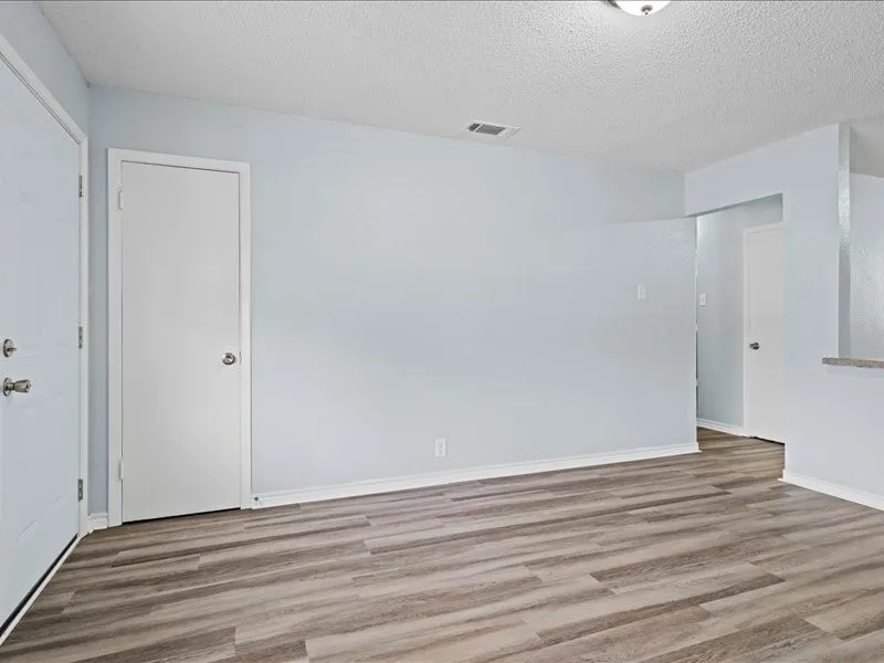 Single Family Residence For Sale in Dallas County , 2632 Emerald Drive, Mesquite, Texas 75150, 3 Bedroom, 1 Bathroom, 1 Garage spaces, 975 Sqft, built in 1964, mls#21338476, Real Estate Agent in Mesquite, Homes For Sale in Dallas county, Homes For Sale in Mesquite, Realtor in Mesquite Texas, Real Estate Brokerage Independent Realty Texas, Luminita Cordes Realtor