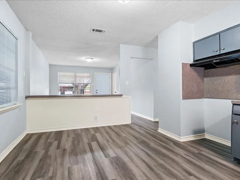 Single Family Residence For Sale in Dallas County , 2632 Emerald Drive, Mesquite, Texas 75150, 3 Bedroom, 1 Bathroom, 1 Garage spaces, 975 Sqft, built in 1964, mls#21338476, Real Estate Agent in Mesquite, Homes For Sale in Dallas county, Homes For Sale in Mesquite, Realtor in Mesquite Texas, Real Estate Brokerage Independent Realty Texas, Luminita Cordes Realtor