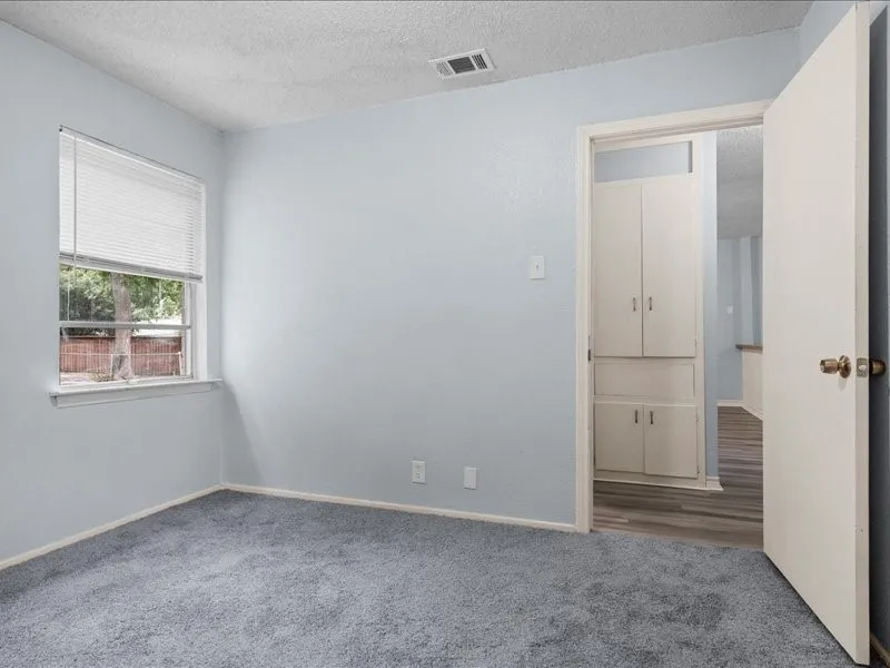 Single Family Residence For Sale in Dallas County , 2632 Emerald Drive, Mesquite, Texas 75150, 3 Bedroom, 1 Bathroom, 1 Garage spaces, 975 Sqft, built in 1964, mls#21338476, Real Estate Agent in Mesquite, Homes For Sale in Dallas county, Homes For Sale in Mesquite, Realtor in Mesquite Texas, Real Estate Brokerage Independent Realty Texas, Luminita Cordes Realtor