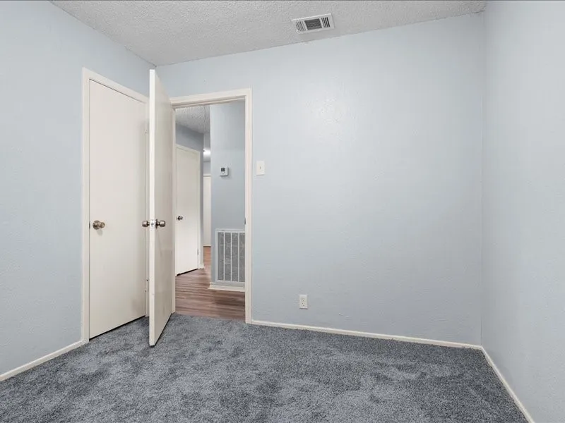 Single Family Residence For Sale in Dallas County , 2632 Emerald Drive, Mesquite, Texas 75150, 3 Bedroom, 1 Bathroom, 1 Garage spaces, 975 Sqft, built in 1964, mls#21338476, Real Estate Agent in Mesquite, Homes For Sale in Dallas county, Homes For Sale in Mesquite, Realtor in Mesquite Texas, Real Estate Brokerage Independent Realty Texas, Luminita Cordes Realtor