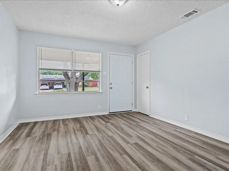 Single Family Residence For Sale in Dallas County , 2632 Emerald Drive, Mesquite, Texas 75150, 3 Bedroom, 1 Bathroom, 1 Garage spaces, 975 Sqft, built in 1964, mls#21338476, Real Estate Agent in Mesquite, Homes For Sale in Dallas county, Homes For Sale in Mesquite, Realtor in Mesquite Texas, Real Estate Brokerage Independent Realty Texas, Luminita Cordes Realtor