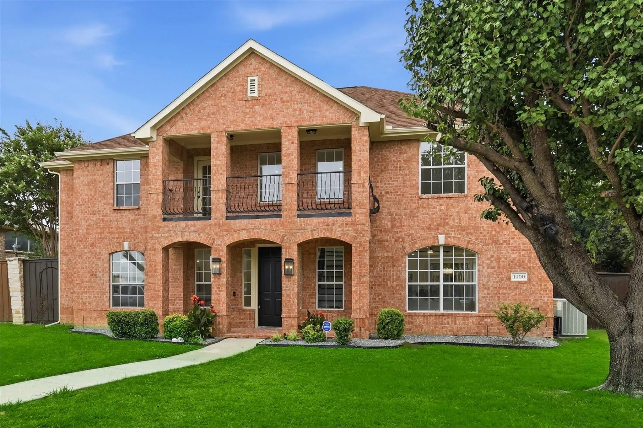 Single Family Residence For Sale in Denton County , 1400 Hudspeth Drive, Carrollton, Texas 75010, 4 Bedroom, 4 Bathroom, 2 Garage spaces, 3,806 Sqft, built in 2000, mls#21338502, Real Estate Agent in Carrollton, Homes For Sale in Denton county, Homes For Sale in Carrollton, Realtor in Carrollton Texas, Real Estate Brokerage Independent Realty Texas, Luminita Cordes Realtor