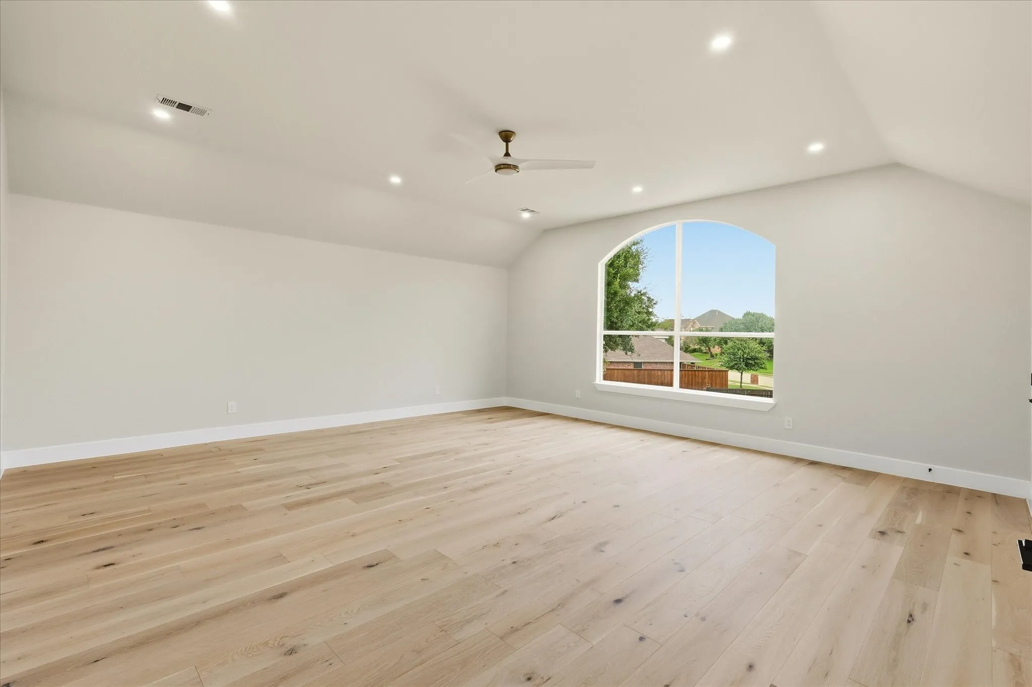 Single Family Residence For Sale in Denton County , 1400 Hudspeth Drive, Carrollton, Texas 75010, 4 Bedroom, 4 Bathroom, 2 Garage spaces, 3,806 Sqft, built in 2000, mls#21338502, Real Estate Agent in Carrollton, Homes For Sale in Denton county, Homes For Sale in Carrollton, Realtor in Carrollton Texas, Real Estate Brokerage Independent Realty Texas, Luminita Cordes Realtor