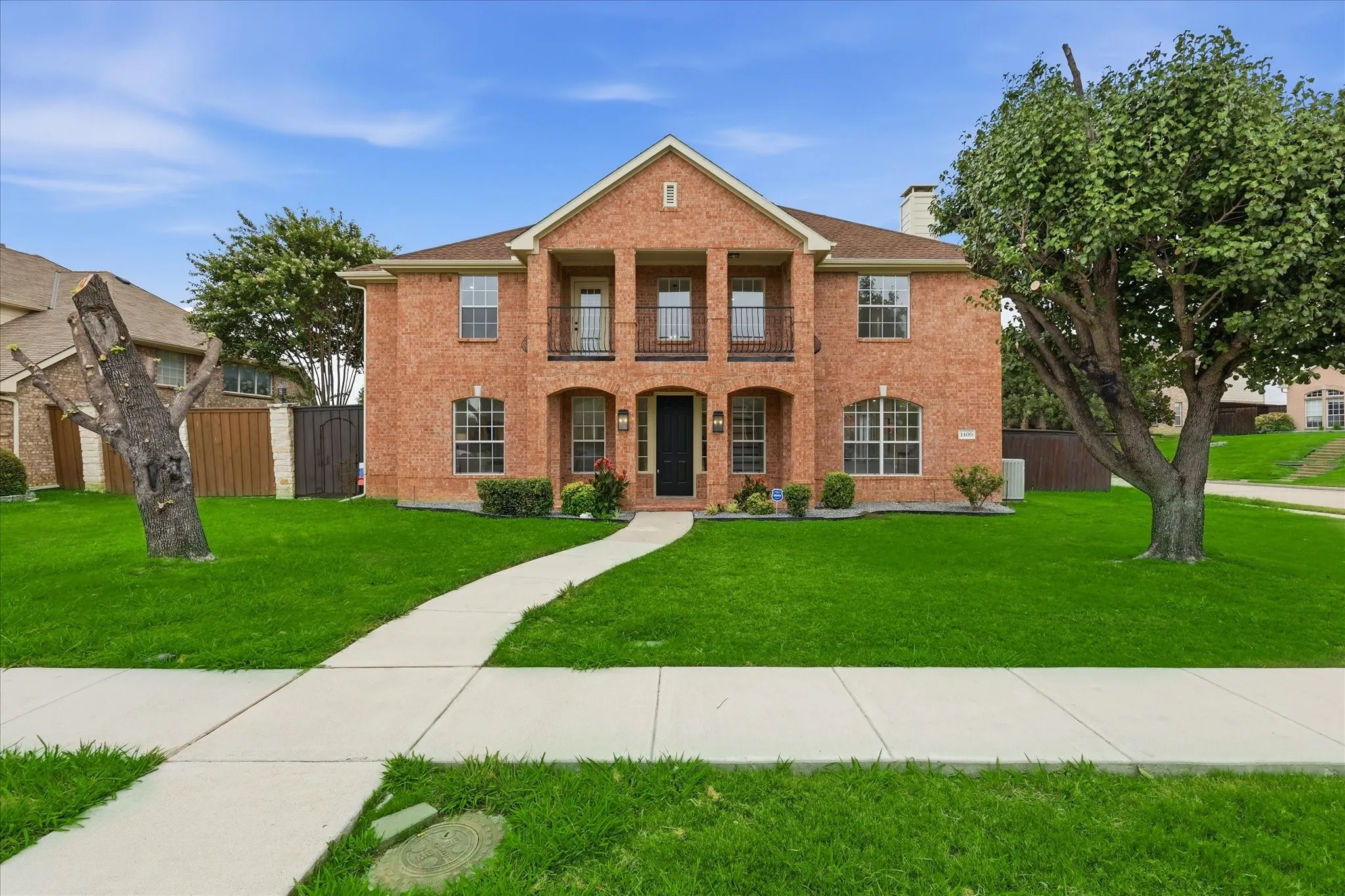 Single Family Residence For Sale in Denton County , 1400 Hudspeth Drive, Carrollton, Texas 75010, 4 Bedroom, 4 Bathroom, 2 Garage spaces, 3,806 Sqft, built in 2000, mls#21338502, Real Estate Agent in Carrollton, Homes For Sale in Denton county, Homes For Sale in Carrollton, Realtor in Carrollton Texas, Real Estate Brokerage Independent Realty Texas, Luminita Cordes Realtor