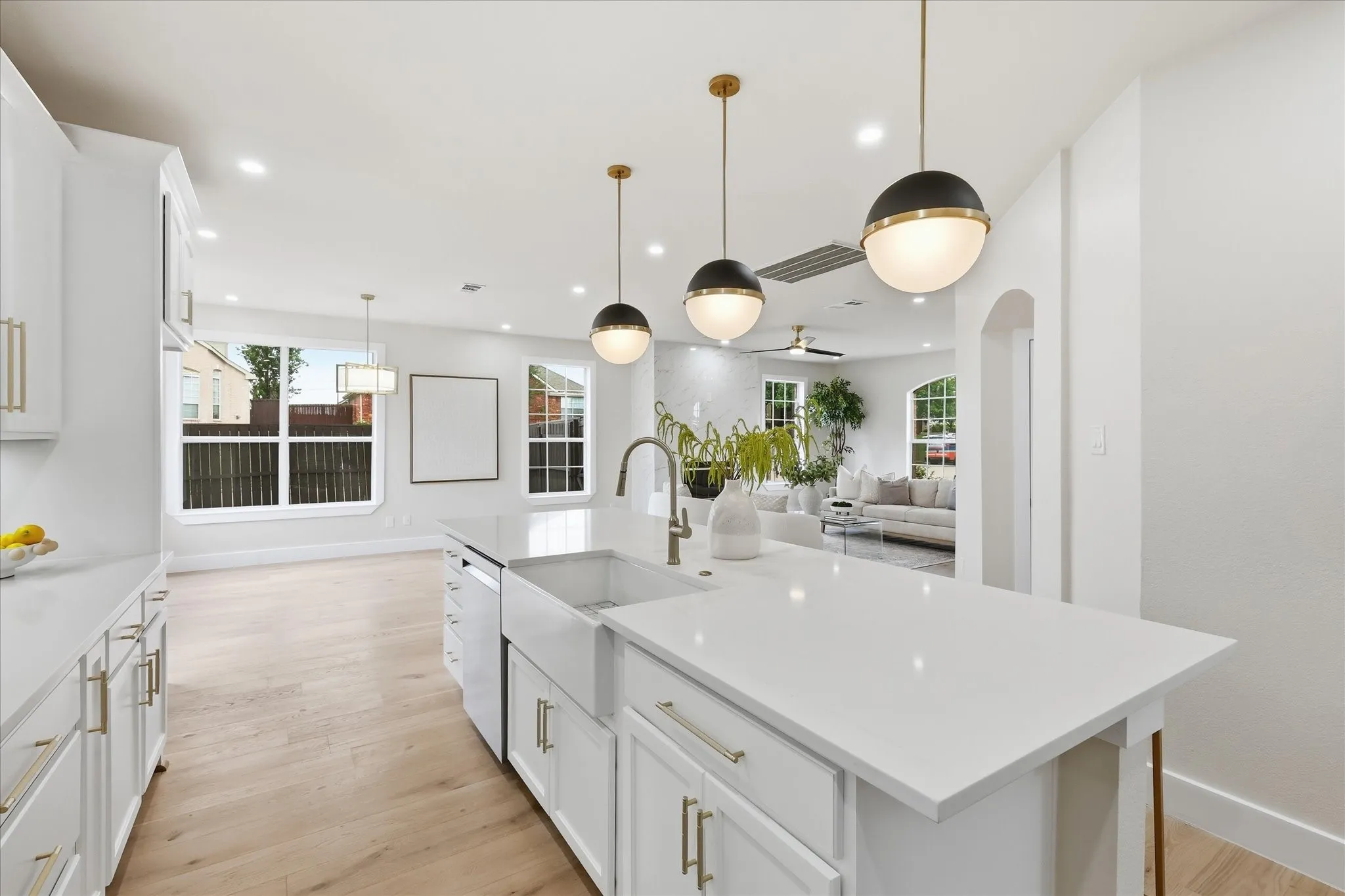 Single Family Residence For Sale in Denton County , 1400 Hudspeth Drive, Carrollton, Texas 75010, 4 Bedroom, 4 Bathroom, 2 Garage spaces, 3,806 Sqft, built in 2000, mls#21338502, Real Estate Agent in Carrollton, Homes For Sale in Denton county, Homes For Sale in Carrollton, Realtor in Carrollton Texas, Real Estate Brokerage Independent Realty Texas, Luminita Cordes Realtor