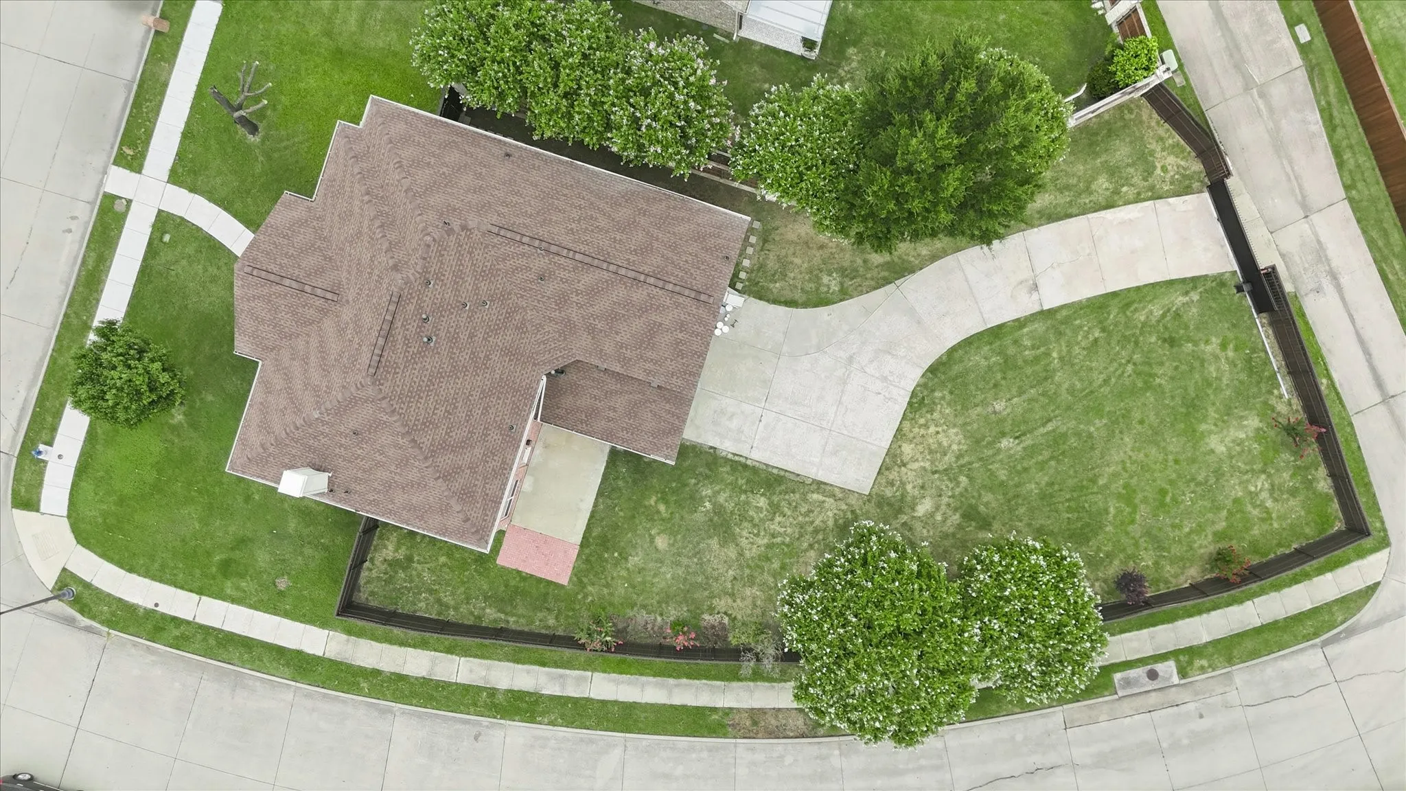 Single Family Residence For Sale in Denton County , 1400 Hudspeth Drive, Carrollton, Texas 75010, 4 Bedroom, 4 Bathroom, 2 Garage spaces, 3,806 Sqft, built in 2000, mls#21338502, Real Estate Agent in Carrollton, Homes For Sale in Denton county, Homes For Sale in Carrollton, Realtor in Carrollton Texas, Real Estate Brokerage Independent Realty Texas, Luminita Cordes Realtor