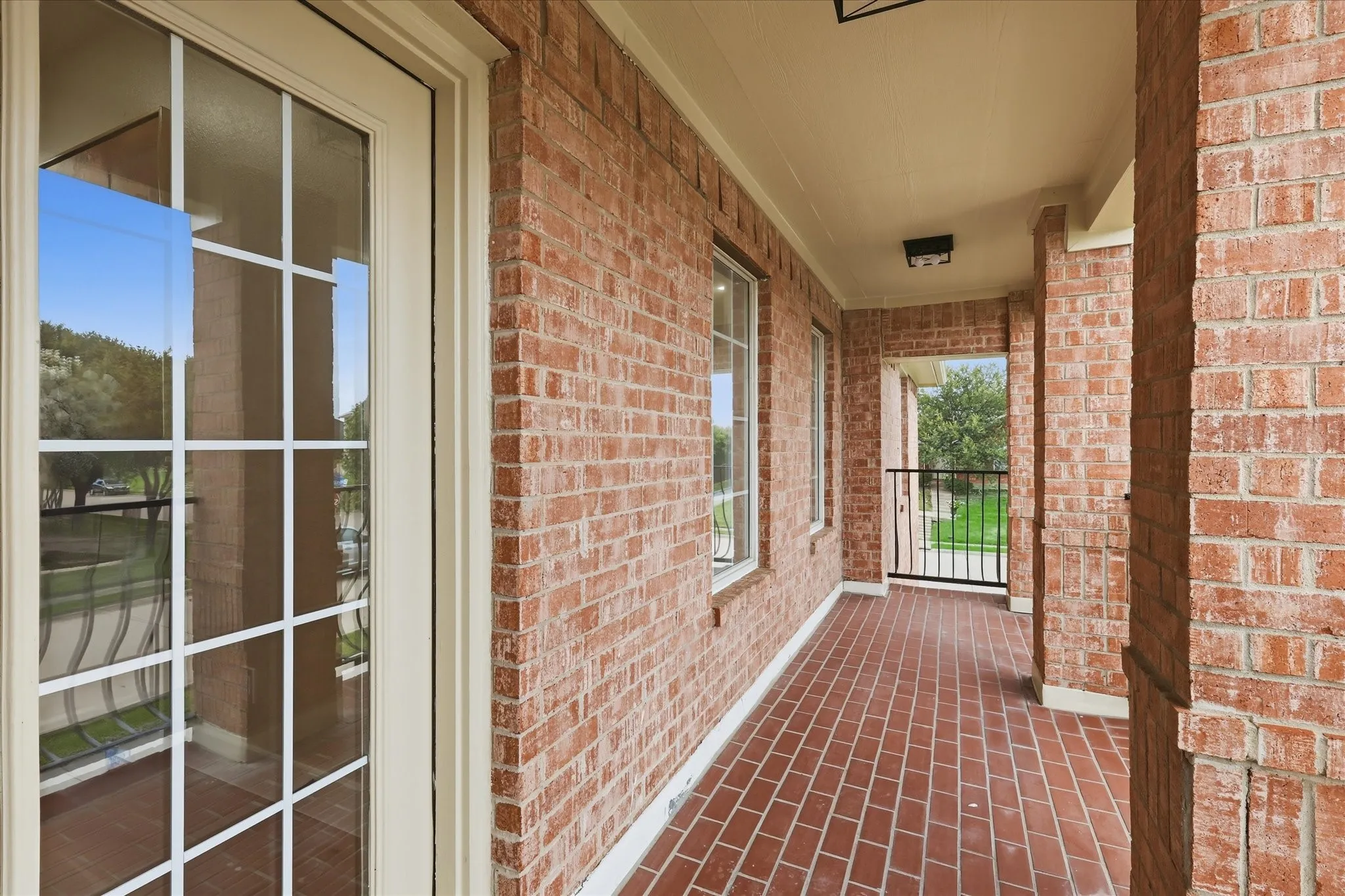 Single Family Residence For Sale in Denton County , 1400 Hudspeth Drive, Carrollton, Texas 75010, 4 Bedroom, 4 Bathroom, 2 Garage spaces, 3,806 Sqft, built in 2000, mls#21338502, Real Estate Agent in Carrollton, Homes For Sale in Denton county, Homes For Sale in Carrollton, Realtor in Carrollton Texas, Real Estate Brokerage Independent Realty Texas, Luminita Cordes Realtor