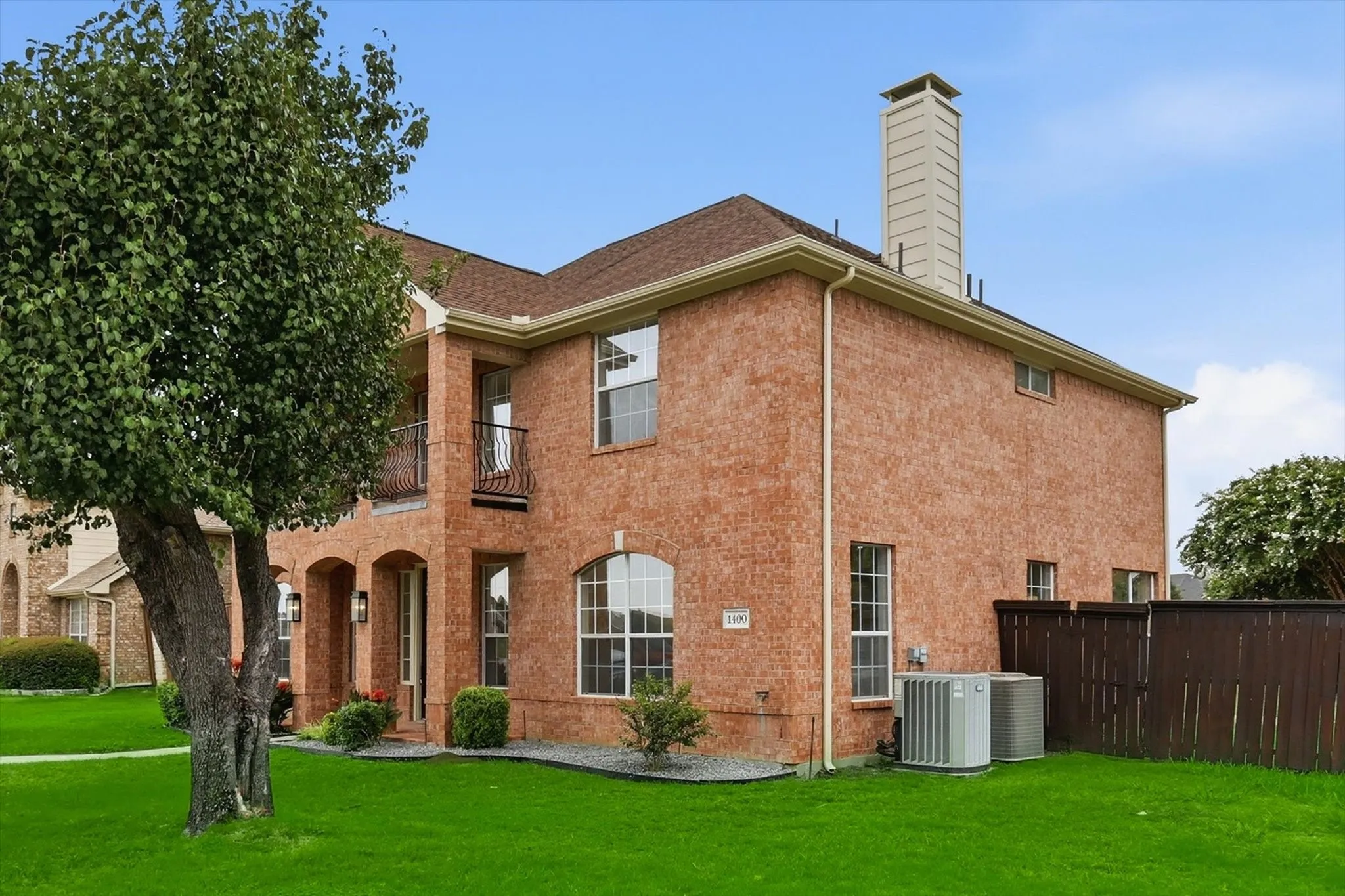 Single Family Residence For Sale in Denton County , 1400 Hudspeth Drive, Carrollton, Texas 75010, 4 Bedroom, 4 Bathroom, 2 Garage spaces, 3,806 Sqft, built in 2000, mls#21338502, Real Estate Agent in Carrollton, Homes For Sale in Denton county, Homes For Sale in Carrollton, Realtor in Carrollton Texas, Real Estate Brokerage Independent Realty Texas, Luminita Cordes Realtor