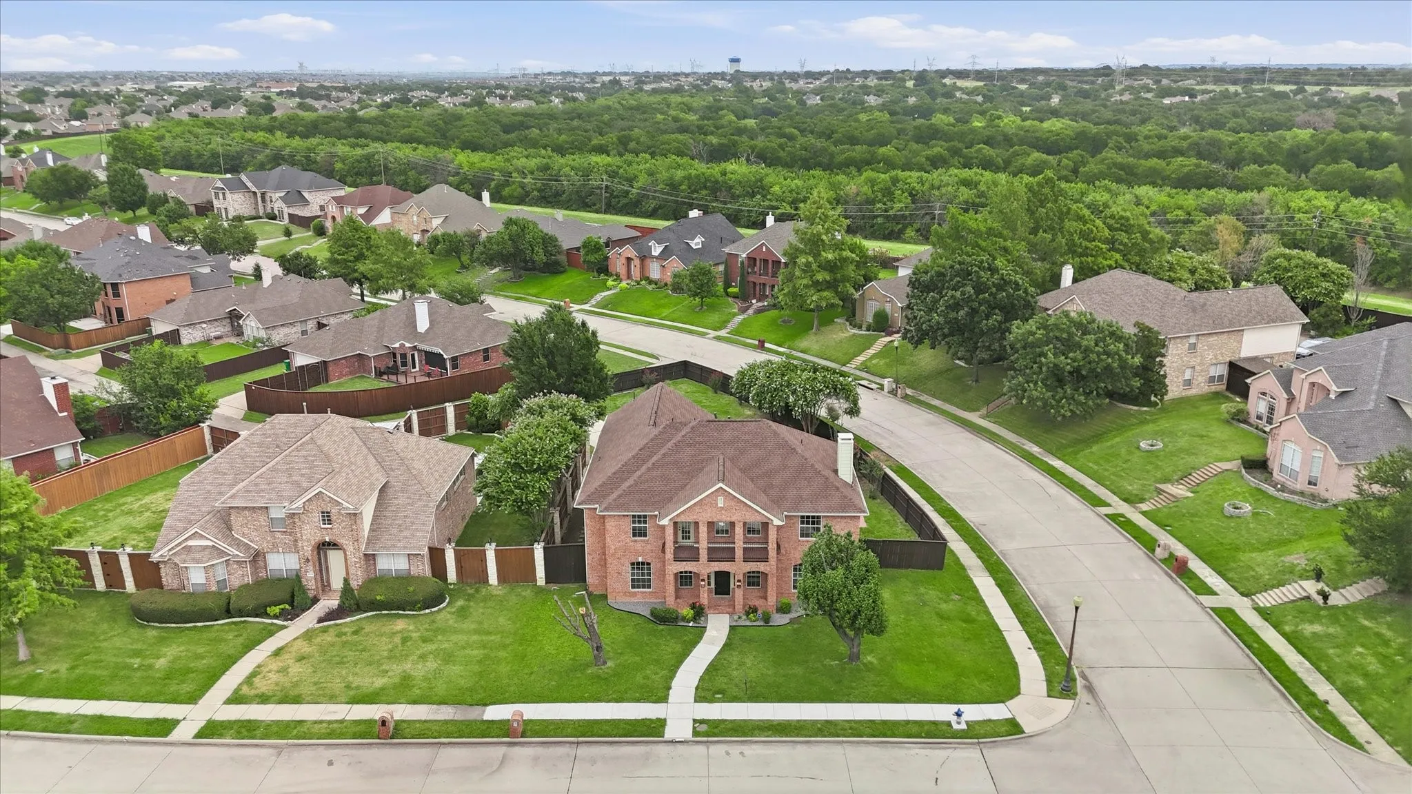Single Family Residence For Sale in Denton County , 1400 Hudspeth Drive, Carrollton, Texas 75010, 4 Bedroom, 4 Bathroom, 2 Garage spaces, 3,806 Sqft, built in 2000, mls#21338502, Real Estate Agent in Carrollton, Homes For Sale in Denton county, Homes For Sale in Carrollton, Realtor in Carrollton Texas, Real Estate Brokerage Independent Realty Texas, Luminita Cordes Realtor
