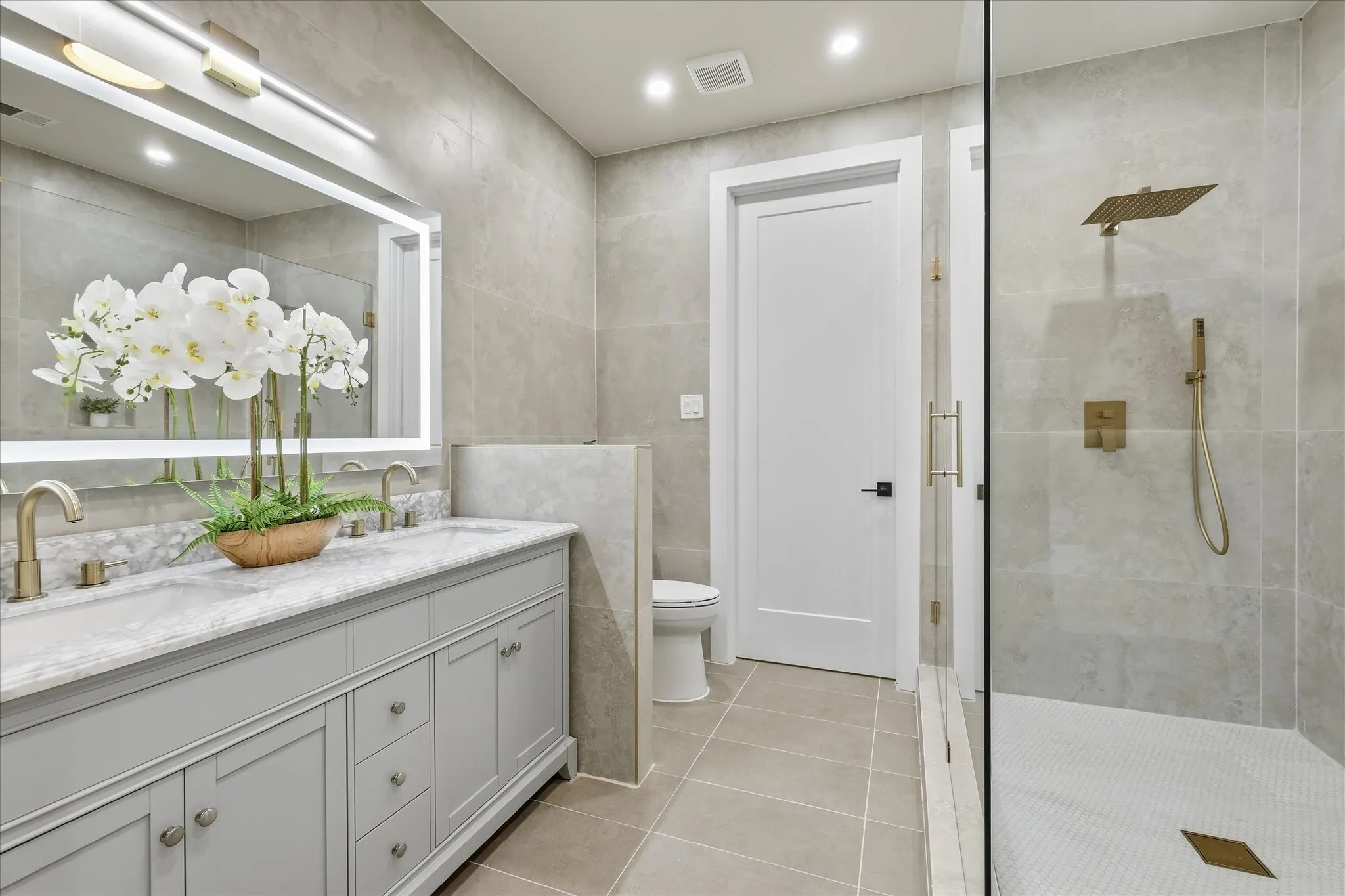 Single Family Residence For Sale in Denton County , 1400 Hudspeth Drive, Carrollton, Texas 75010, 4 Bedroom, 4 Bathroom, 2 Garage spaces, 3,806 Sqft, built in 2000, mls#21338502, Real Estate Agent in Carrollton, Homes For Sale in Denton county, Homes For Sale in Carrollton, Realtor in Carrollton Texas, Real Estate Brokerage Independent Realty Texas, Luminita Cordes Realtor