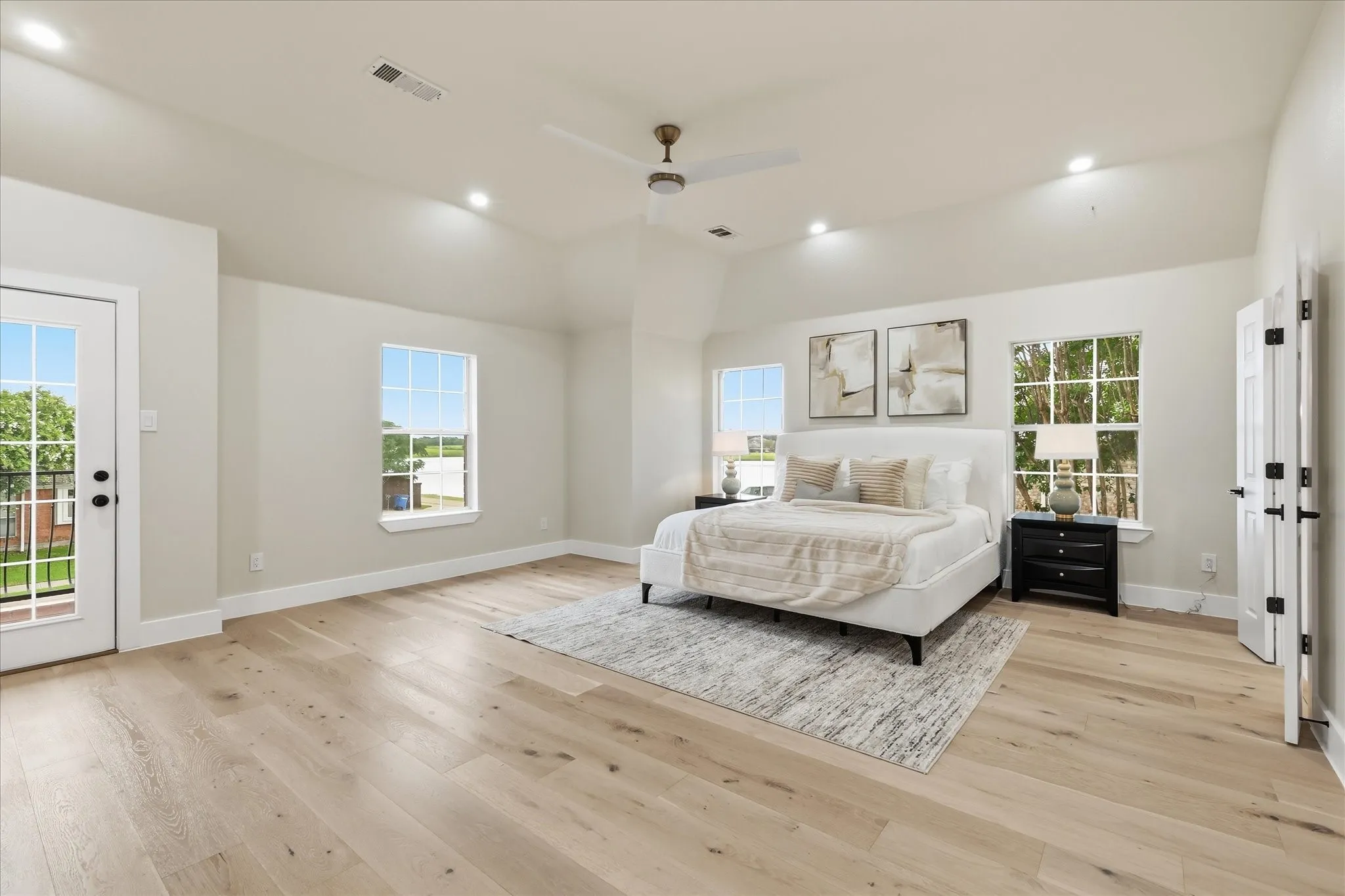 Single Family Residence For Sale in Denton County , 1400 Hudspeth Drive, Carrollton, Texas 75010, 4 Bedroom, 4 Bathroom, 2 Garage spaces, 3,806 Sqft, built in 2000, mls#21338502, Real Estate Agent in Carrollton, Homes For Sale in Denton county, Homes For Sale in Carrollton, Realtor in Carrollton Texas, Real Estate Brokerage Independent Realty Texas, Luminita Cordes Realtor