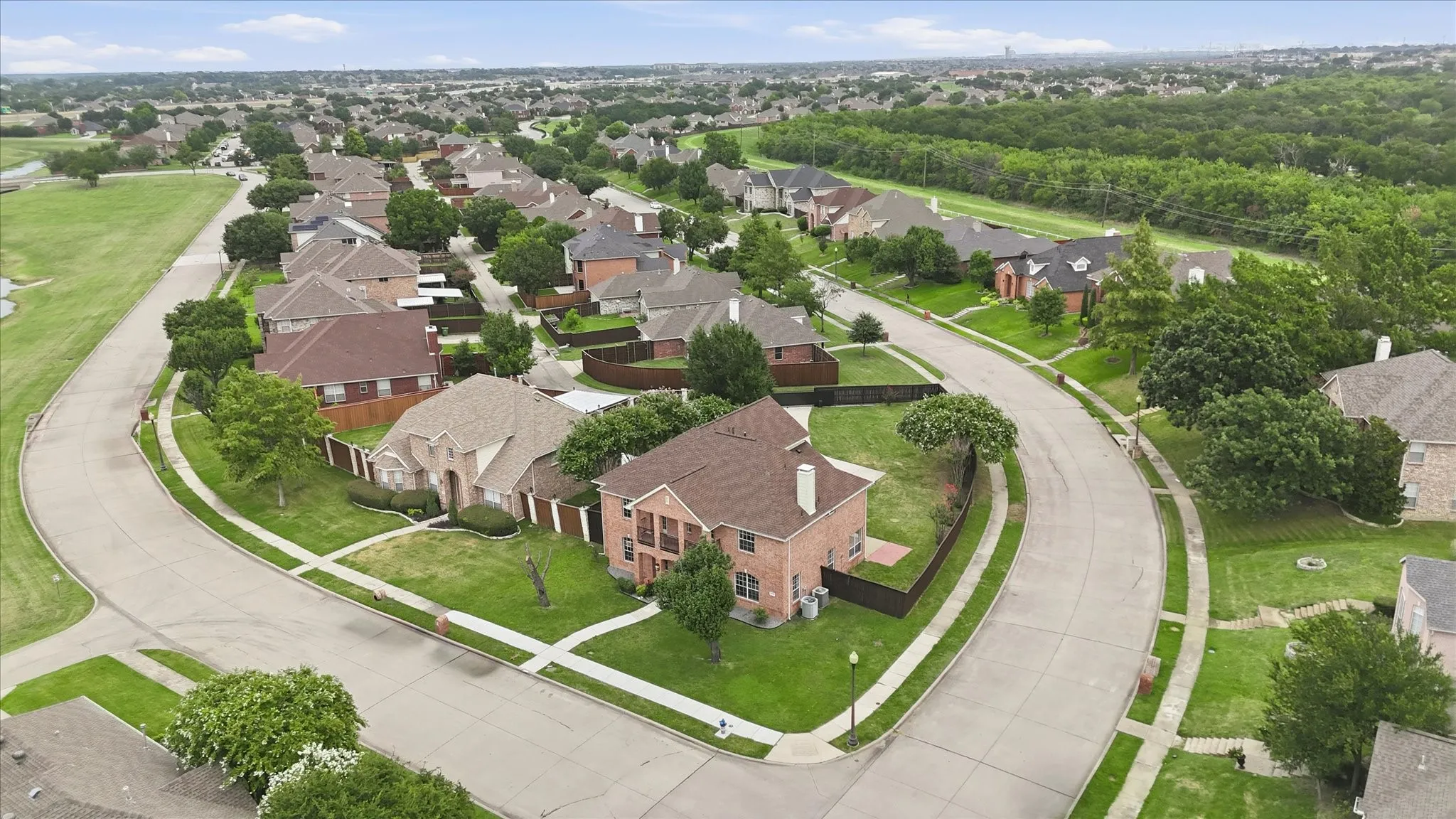 Single Family Residence For Sale in Denton County , 1400 Hudspeth Drive, Carrollton, Texas 75010, 4 Bedroom, 4 Bathroom, 2 Garage spaces, 3,806 Sqft, built in 2000, mls#21338502, Real Estate Agent in Carrollton, Homes For Sale in Denton county, Homes For Sale in Carrollton, Realtor in Carrollton Texas, Real Estate Brokerage Independent Realty Texas, Luminita Cordes Realtor