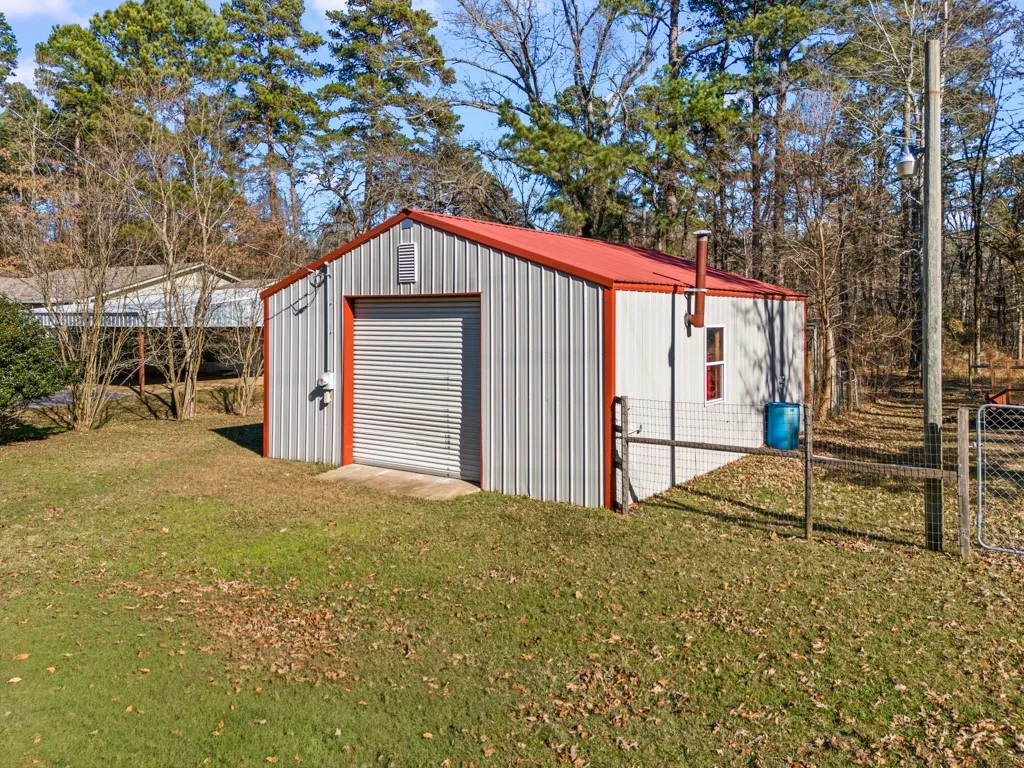 Single Family Residence For Sale in Marion County , 661 Crestwood Drive, Avinger, Texas 75630, 3 Bedrooms, 2 Bathrooms, 1 Garage spaces, 1,412 Sqft, built in 2008, Price $239,900, mls#21338478, Real Estate Agent in Avinger, Homes For Sale in Marion county, Homes For Sale in Avinger, Realtor in Avinger Texas, Real Estate Brokerage Independent Realty Texas, Luminita Cordes Realtor