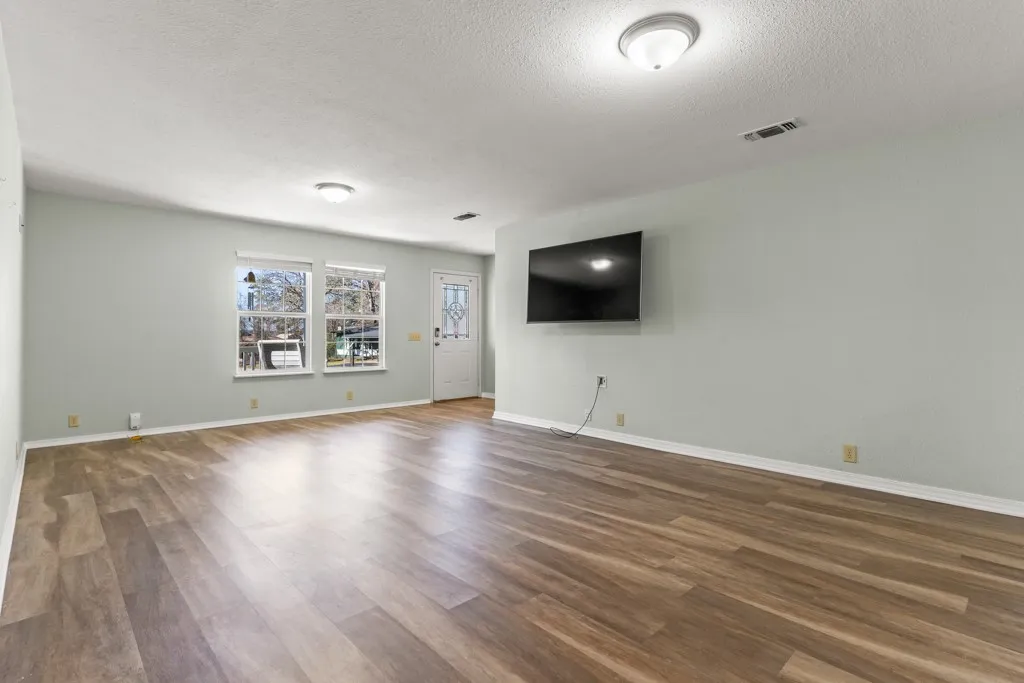 Single Family Residence For Sale in Marion County , 661 Crestwood Drive, Avinger, Texas 75630, 3 Bedrooms, 2 Bathrooms, 1 Garage spaces, 1,412 Sqft, built in 2008, Price $239,900, mls#21338478, Real Estate Agent in Avinger, Homes For Sale in Marion county, Homes For Sale in Avinger, Realtor in Avinger Texas, Real Estate Brokerage Independent Realty Texas, Luminita Cordes Realtor