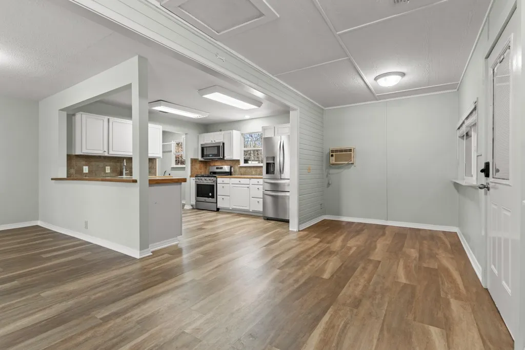 Single Family Residence For Sale in Marion County , 661 Crestwood Drive, Avinger, Texas 75630, 3 Bedrooms, 2 Bathrooms, 1 Garage spaces, 1,412 Sqft, built in 2008, Price $239,900, mls#21338478, Real Estate Agent in Avinger, Homes For Sale in Marion county, Homes For Sale in Avinger, Realtor in Avinger Texas, Real Estate Brokerage Independent Realty Texas, Luminita Cordes Realtor