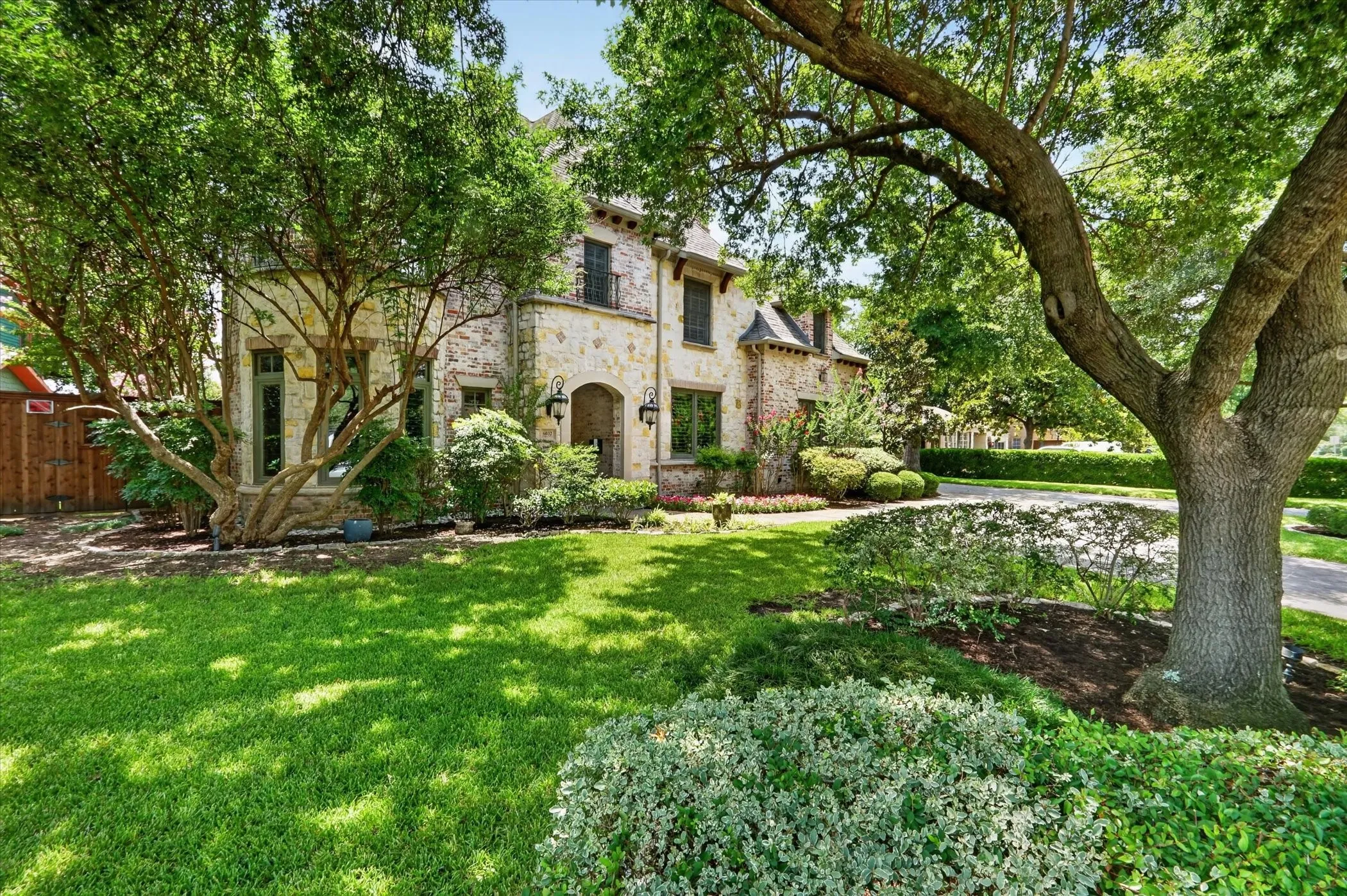 Single Family Residence For Sale in Dallas County , 6032 Burgundy Road, Dallas, Texas 75230, 5 Bedroom, 6 Bathroom, 3 Garage spaces, 5,749 Sqft, built in 2005, mls#21338454, Real Estate Agent in Dallas, Homes For Sale in Dallas county, Homes For Sale in Dallas, Realtor in Dallas Texas, Real Estate Brokerage Independent Realty Texas, Luminita Cordes Realtor