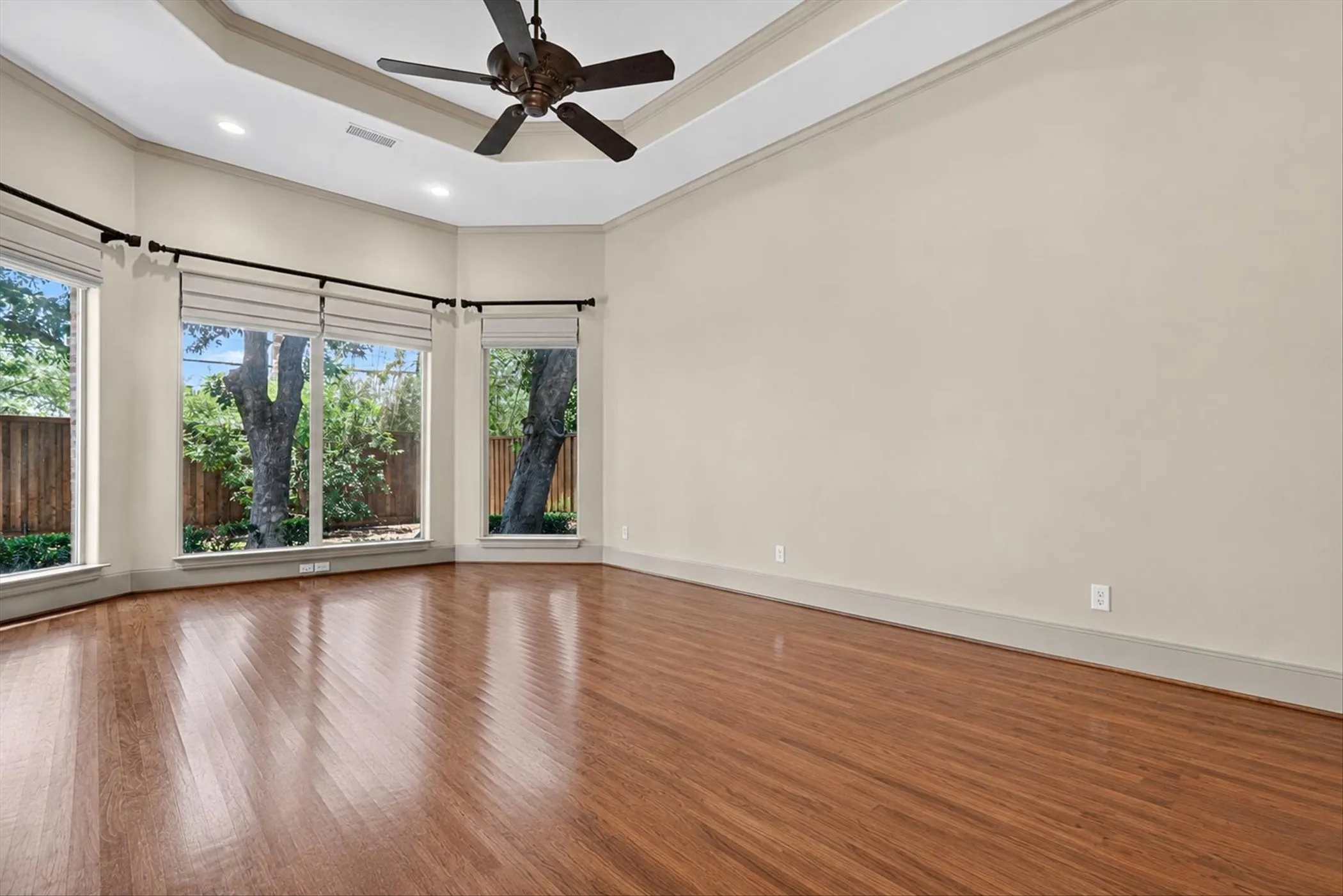 Single Family Residence For Sale in Dallas County , 6032 Burgundy Road, Dallas, Texas 75230, 5 Bedroom, 6 Bathroom, 3 Garage spaces, 5,749 Sqft, built in 2005, mls#21338454, Real Estate Agent in Dallas, Homes For Sale in Dallas county, Homes For Sale in Dallas, Realtor in Dallas Texas, Real Estate Brokerage Independent Realty Texas, Luminita Cordes Realtor