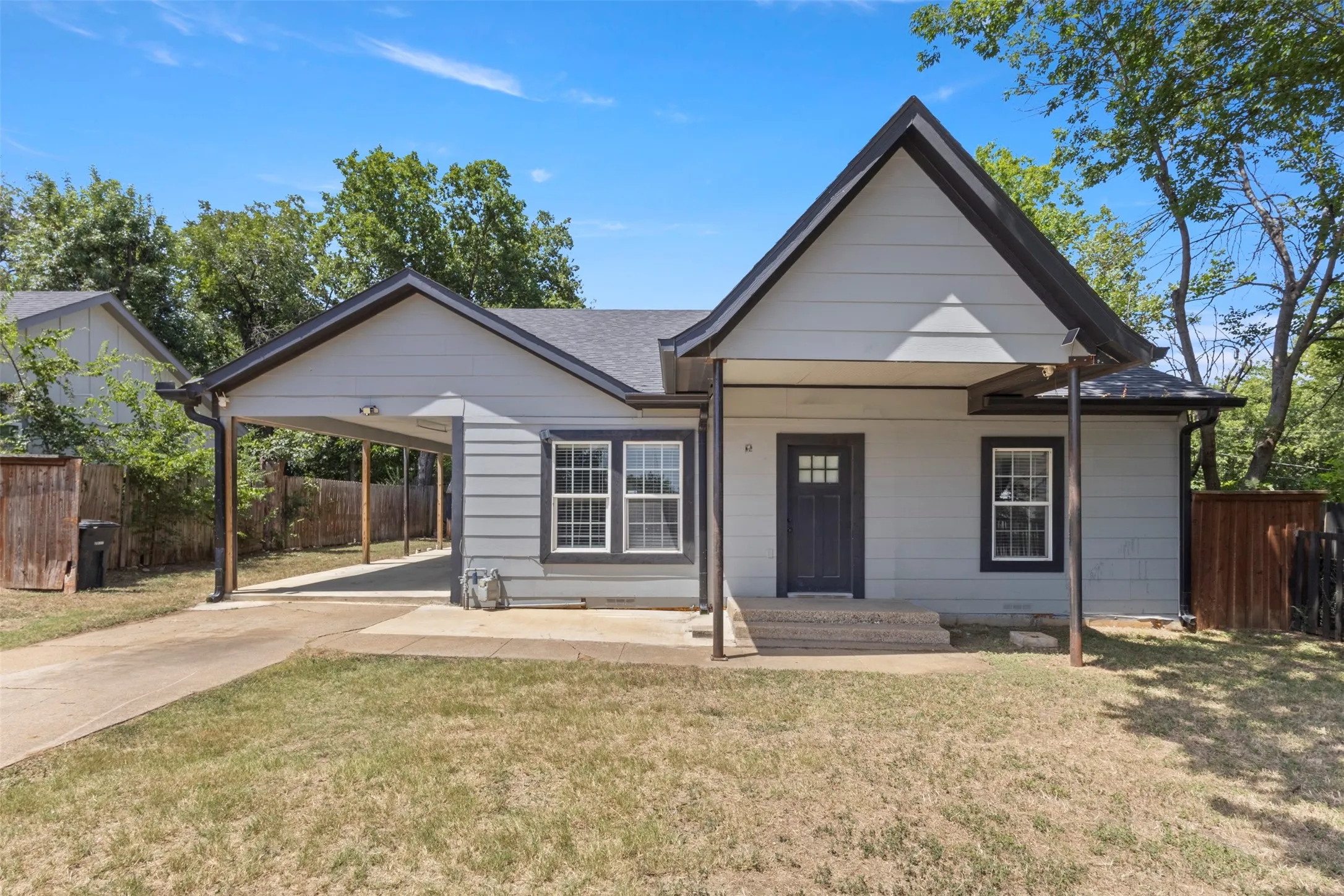 Single Family Residence For Sale in Tarrant County , 5425 Laster Road, Fort Worth, Texas 76119, 2 Bedroom, 1 Bathroom, Garage spaces, 768 Sqft, built in 1955, mls#21336438, Real Estate Agent in Fort Worth, Homes For Sale in Tarrant county, Homes For Sale in Fort Worth, Realtor in Fort Worth Texas, Real Estate Brokerage Independent Realty Texas, Luminita Cordes Realtor