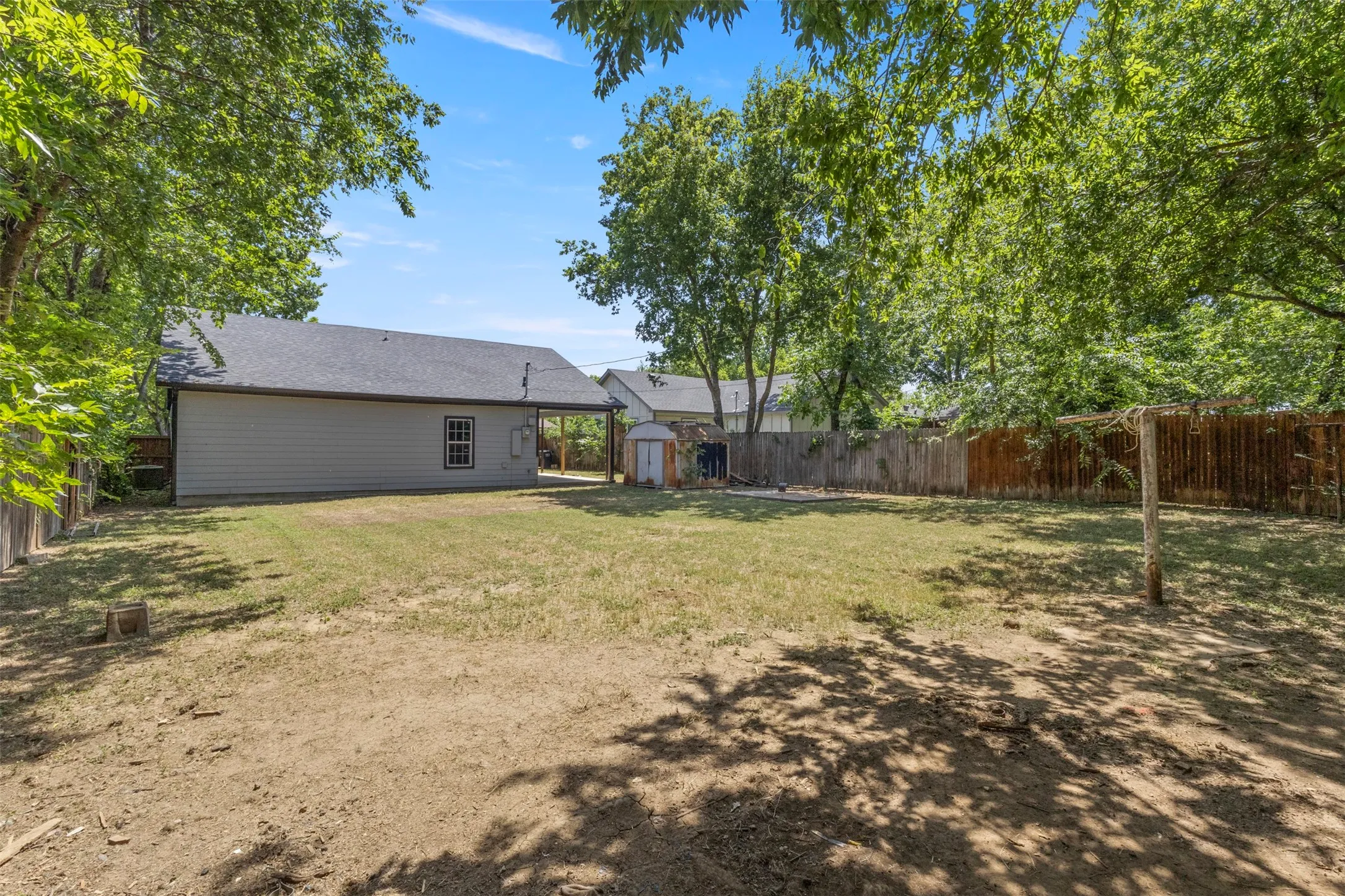 Single Family Residence For Sale in Tarrant County , 5425 Laster Road, Fort Worth, Texas 76119, 2 Bedroom, 1 Bathroom, Garage spaces, 768 Sqft, built in 1955, mls#21336438, Real Estate Agent in Fort Worth, Homes For Sale in Tarrant county, Homes For Sale in Fort Worth, Realtor in Fort Worth Texas, Real Estate Brokerage Independent Realty Texas, Luminita Cordes Realtor