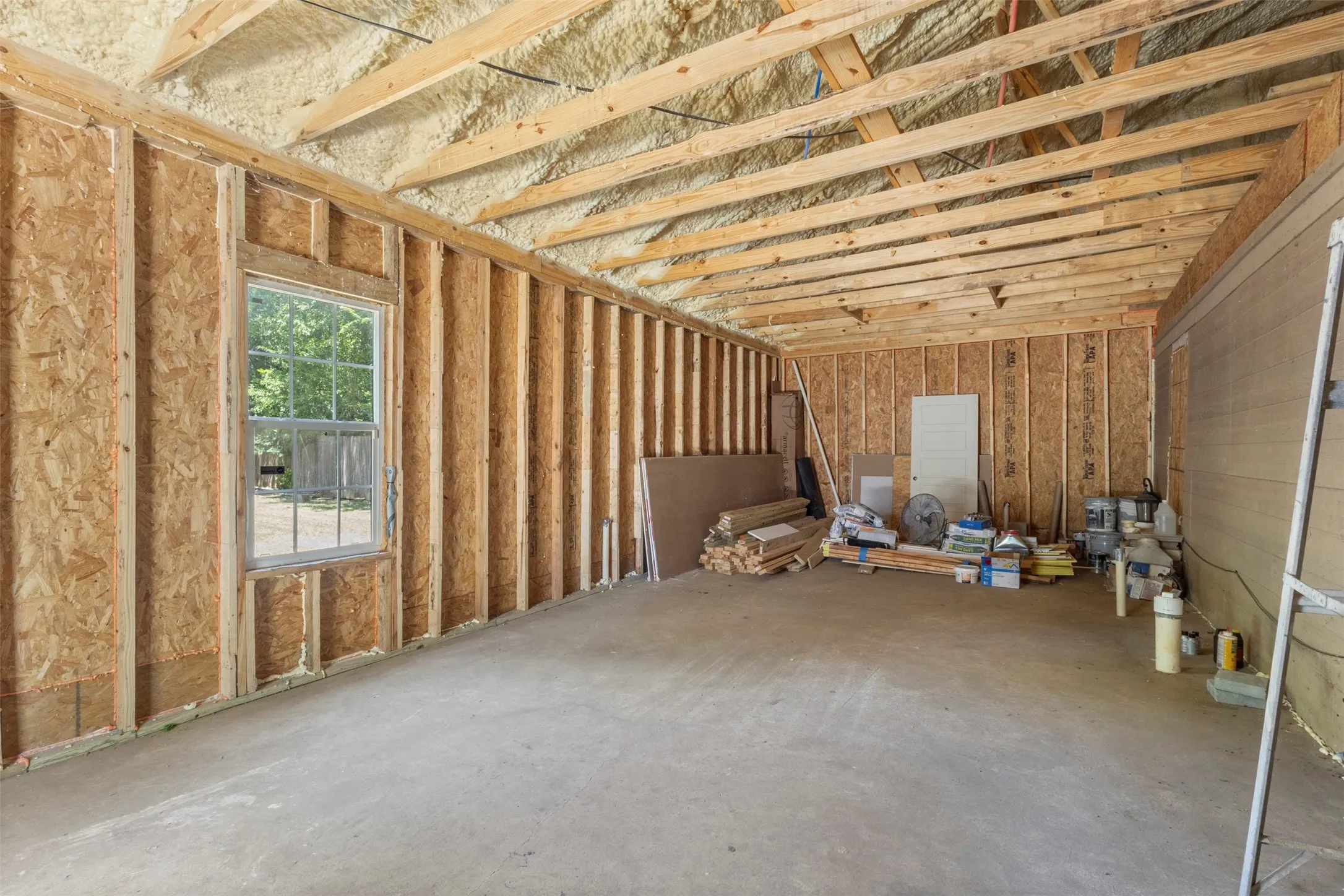 Single Family Residence For Sale in Tarrant County , 5425 Laster Road, Fort Worth, Texas 76119, 2 Bedroom, 1 Bathroom, Garage spaces, 768 Sqft, built in 1955, mls#21336438, Real Estate Agent in Fort Worth, Homes For Sale in Tarrant county, Homes For Sale in Fort Worth, Realtor in Fort Worth Texas, Real Estate Brokerage Independent Realty Texas, Luminita Cordes Realtor