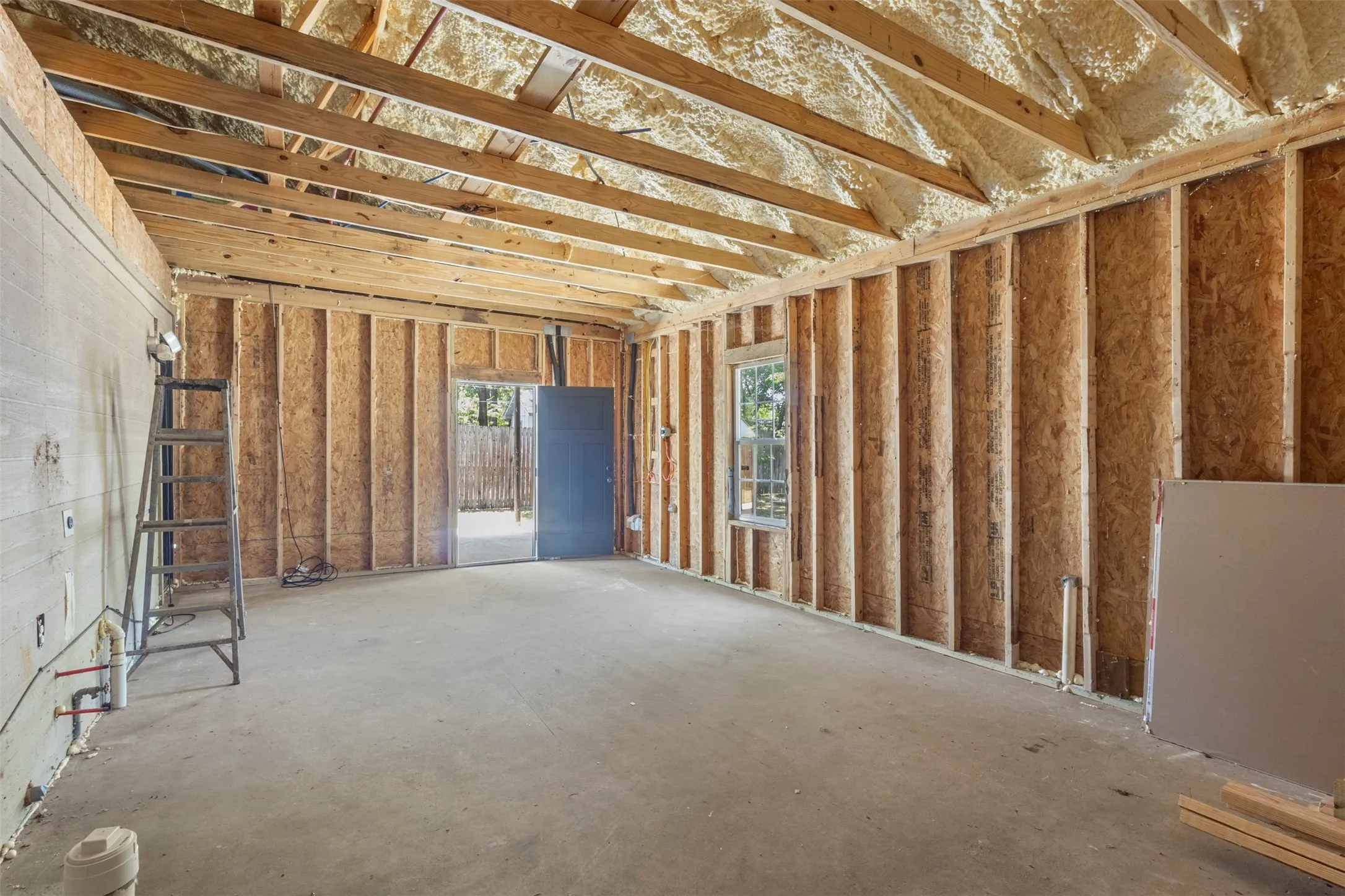 Single Family Residence For Sale in Tarrant County , 5425 Laster Road, Fort Worth, Texas 76119, 2 Bedroom, 1 Bathroom, Garage spaces, 768 Sqft, built in 1955, mls#21336438, Real Estate Agent in Fort Worth, Homes For Sale in Tarrant county, Homes For Sale in Fort Worth, Realtor in Fort Worth Texas, Real Estate Brokerage Independent Realty Texas, Luminita Cordes Realtor