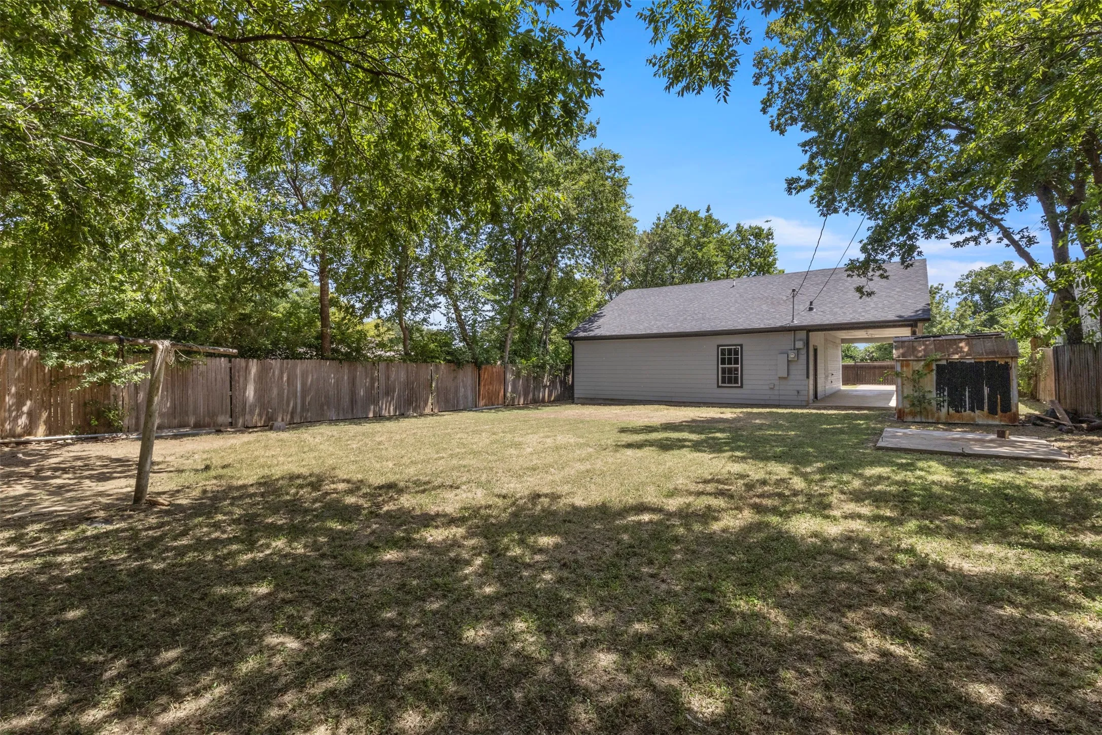 Single Family Residence For Sale in Tarrant County , 5425 Laster Road, Fort Worth, Texas 76119, 2 Bedroom, 1 Bathroom, Garage spaces, 768 Sqft, built in 1955, mls#21336438, Real Estate Agent in Fort Worth, Homes For Sale in Tarrant county, Homes For Sale in Fort Worth, Realtor in Fort Worth Texas, Real Estate Brokerage Independent Realty Texas, Luminita Cordes Realtor