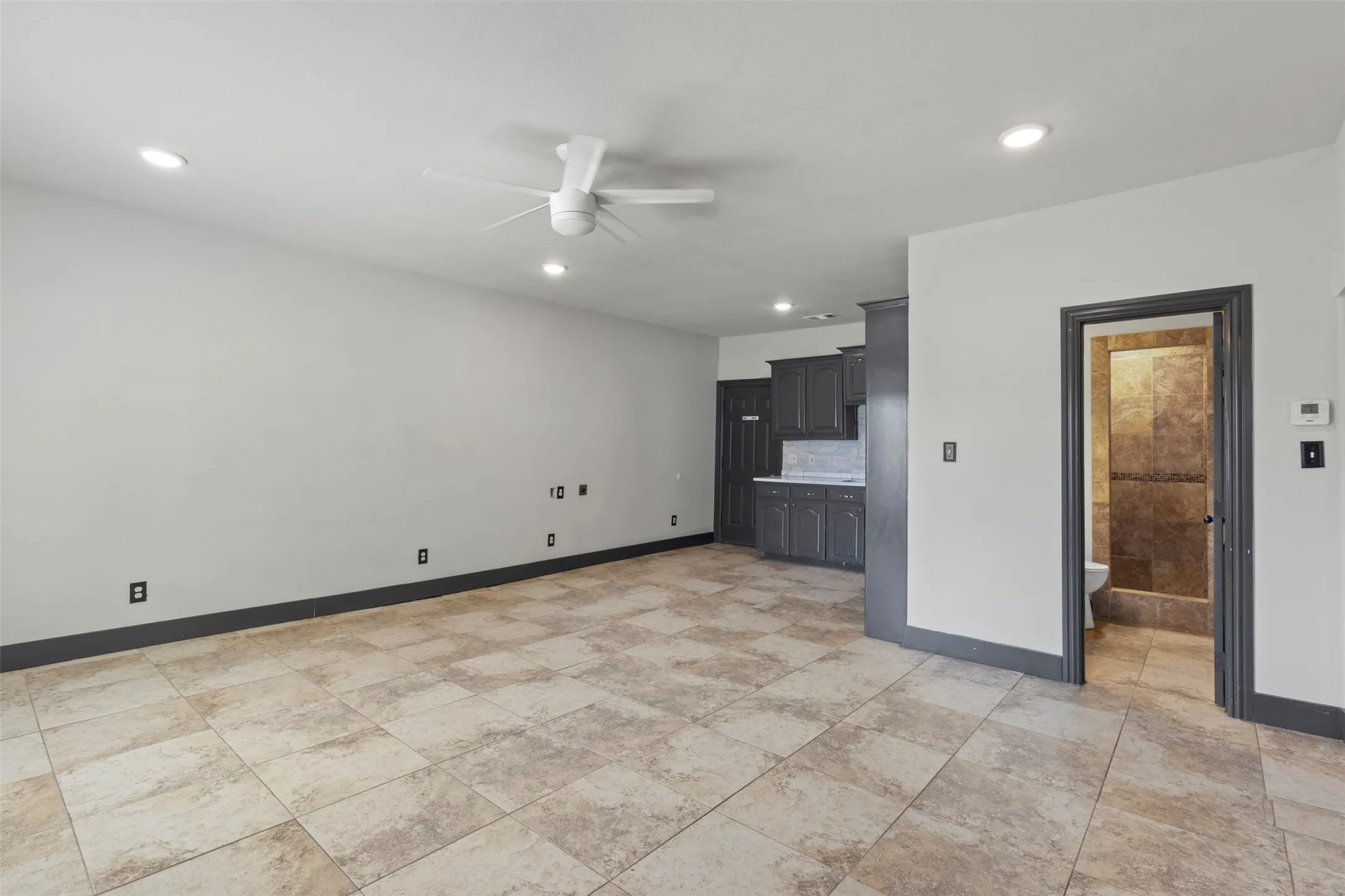Single Family Residence For Sale in Tarrant County , 5425 Laster Road, Fort Worth, Texas 76119, 2 Bedroom, 1 Bathroom, Garage spaces, 768 Sqft, built in 1955, mls#21336438, Real Estate Agent in Fort Worth, Homes For Sale in Tarrant county, Homes For Sale in Fort Worth, Realtor in Fort Worth Texas, Real Estate Brokerage Independent Realty Texas, Luminita Cordes Realtor