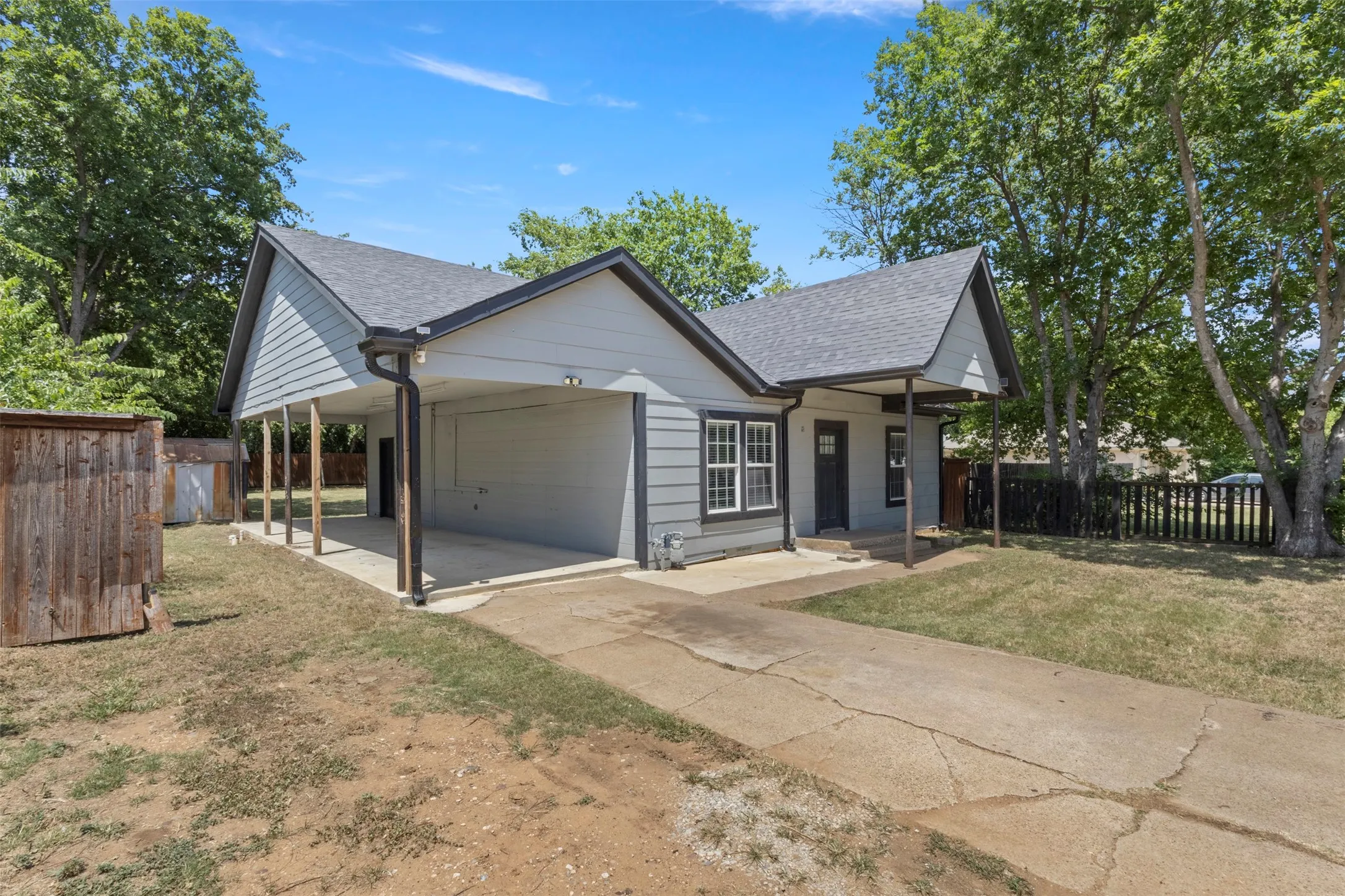 Single Family Residence For Sale in Tarrant County , 5425 Laster Road, Fort Worth, Texas 76119, 2 Bedroom, 1 Bathroom, Garage spaces, 768 Sqft, built in 1955, mls#21336438, Real Estate Agent in Fort Worth, Homes For Sale in Tarrant county, Homes For Sale in Fort Worth, Realtor in Fort Worth Texas, Real Estate Brokerage Independent Realty Texas, Luminita Cordes Realtor