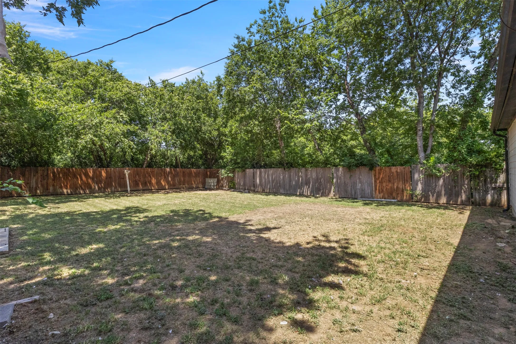 Single Family Residence For Sale in Tarrant County , 5425 Laster Road, Fort Worth, Texas 76119, 2 Bedroom, 1 Bathroom, Garage spaces, 768 Sqft, built in 1955, mls#21336438, Real Estate Agent in Fort Worth, Homes For Sale in Tarrant county, Homes For Sale in Fort Worth, Realtor in Fort Worth Texas, Real Estate Brokerage Independent Realty Texas, Luminita Cordes Realtor