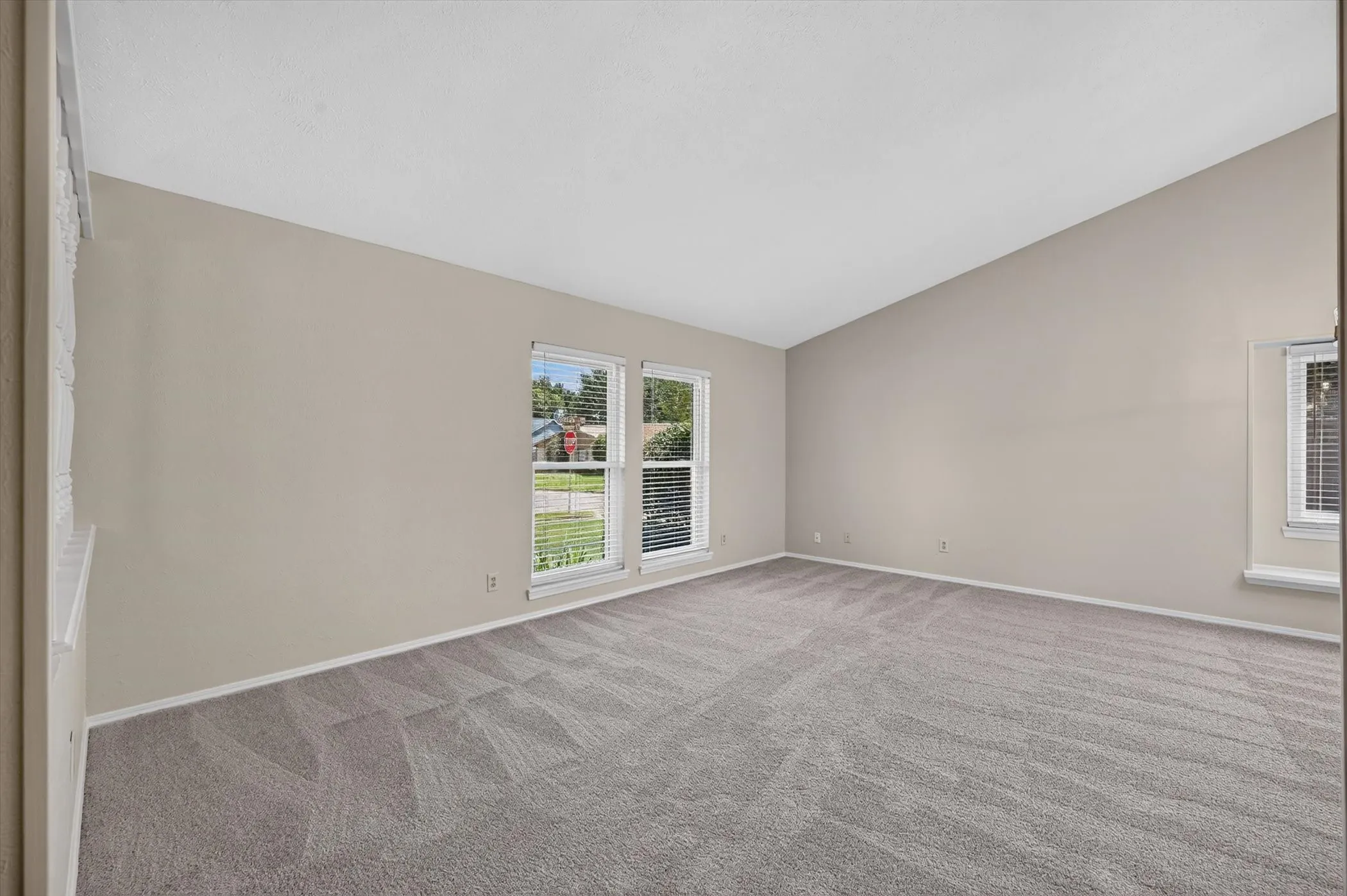 Single Family Residence For Sale in Denton County , 2801 Stratford Lane, Flower Mound, Texas 75028, 3 Bedroom, 2 Bathroom, 2 Garage spaces, 1,790 Sqft, built in 1983, mls#21332064, Real Estate Agent in Flower Mound, Homes For Sale in Denton county, Homes For Sale in Flower Mound, Realtor in Flower Mound Texas, Real Estate Brokerage Independent Realty Texas, Luminita Cordes Realtor