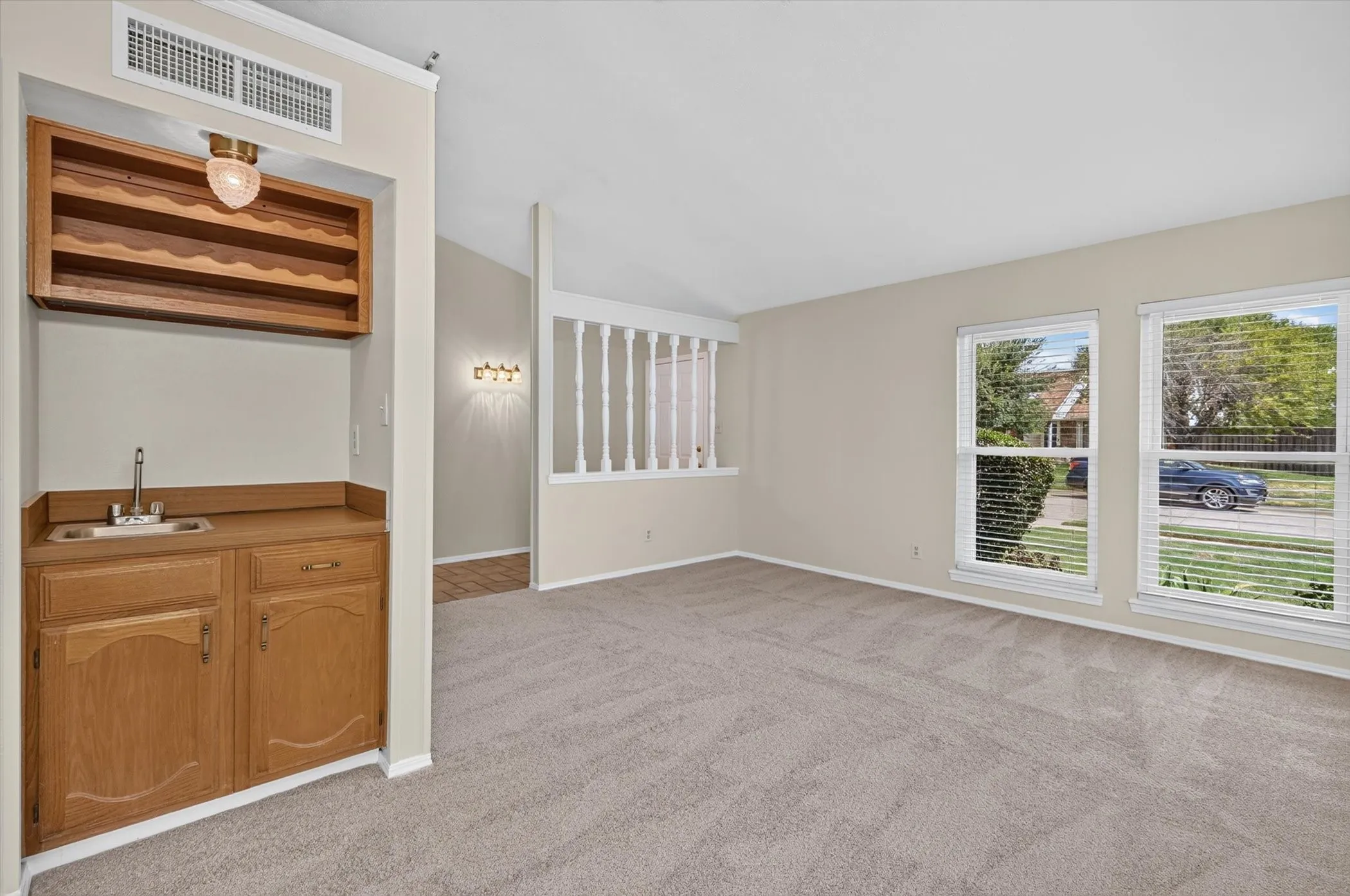 Single Family Residence For Sale in Denton County , 2801 Stratford Lane, Flower Mound, Texas 75028, 3 Bedroom, 2 Bathroom, 2 Garage spaces, 1,790 Sqft, built in 1983, mls#21332064, Real Estate Agent in Flower Mound, Homes For Sale in Denton county, Homes For Sale in Flower Mound, Realtor in Flower Mound Texas, Real Estate Brokerage Independent Realty Texas, Luminita Cordes Realtor