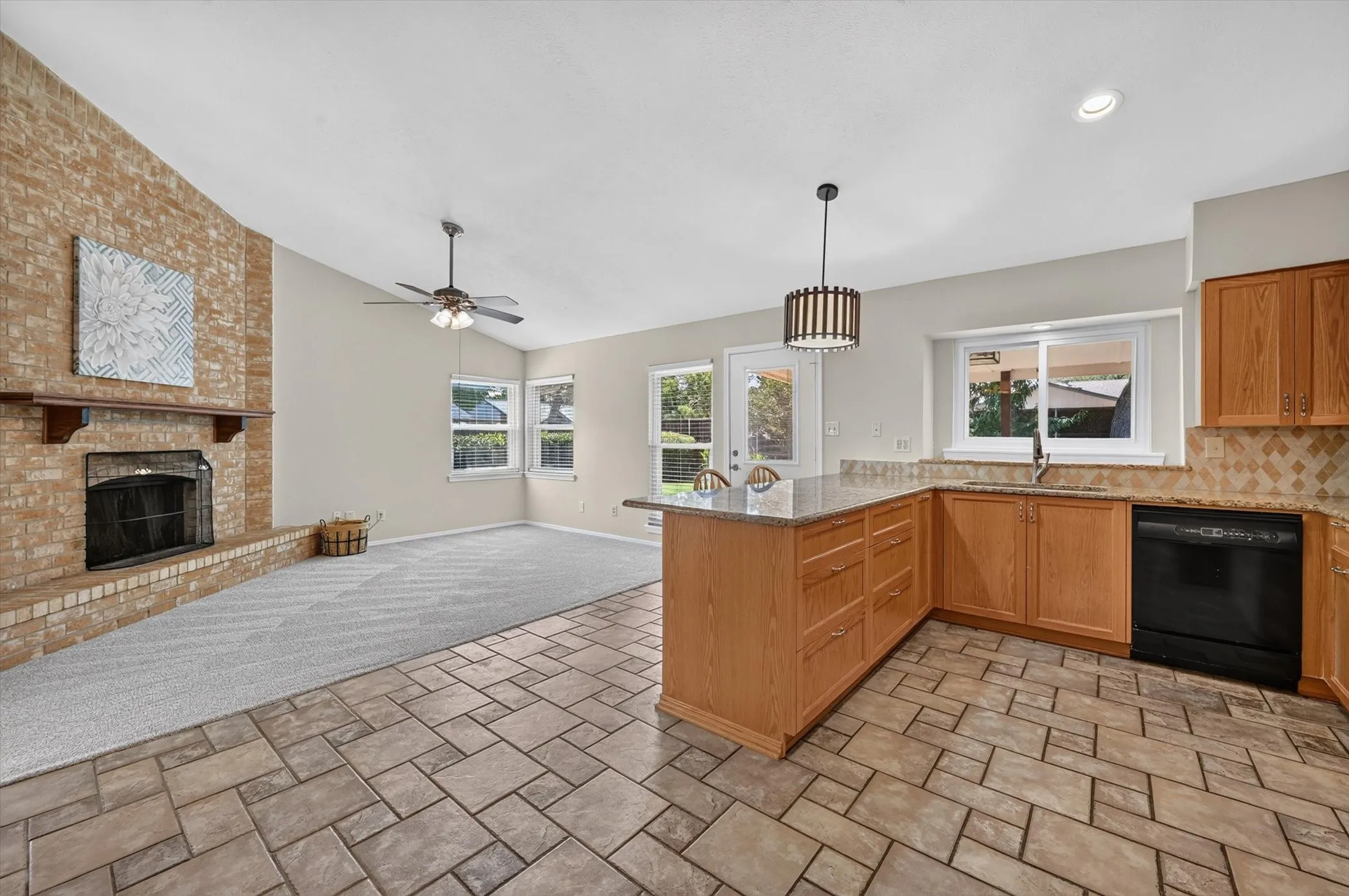 Single Family Residence For Sale in Denton County , 2801 Stratford Lane, Flower Mound, Texas 75028, 3 Bedroom, 2 Bathroom, 2 Garage spaces, 1,790 Sqft, built in 1983, mls#21332064, Real Estate Agent in Flower Mound, Homes For Sale in Denton county, Homes For Sale in Flower Mound, Realtor in Flower Mound Texas, Real Estate Brokerage Independent Realty Texas, Luminita Cordes Realtor