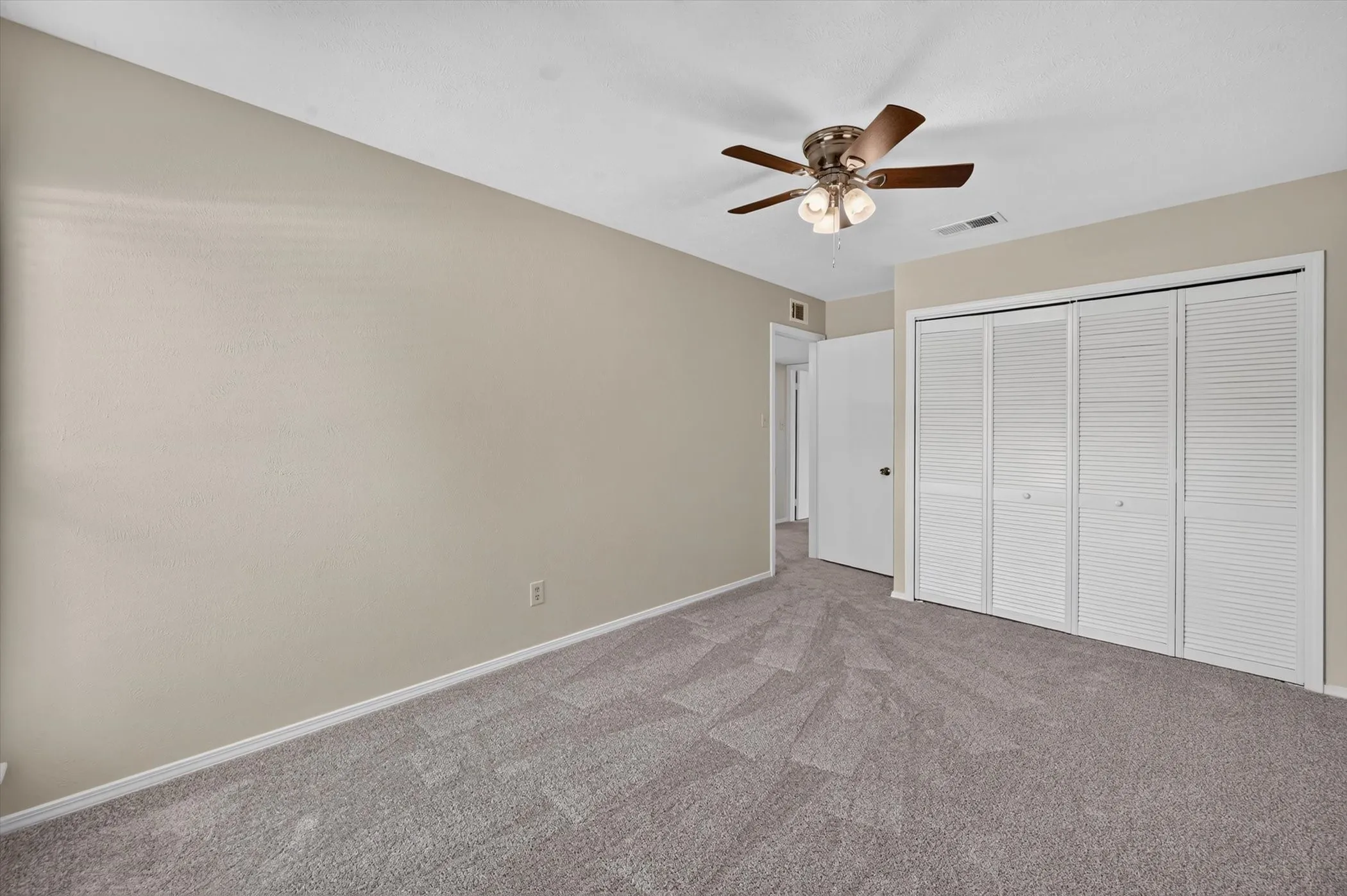 Single Family Residence For Sale in Denton County , 2801 Stratford Lane, Flower Mound, Texas 75028, 3 Bedroom, 2 Bathroom, 2 Garage spaces, 1,790 Sqft, built in 1983, mls#21332064, Real Estate Agent in Flower Mound, Homes For Sale in Denton county, Homes For Sale in Flower Mound, Realtor in Flower Mound Texas, Real Estate Brokerage Independent Realty Texas, Luminita Cordes Realtor