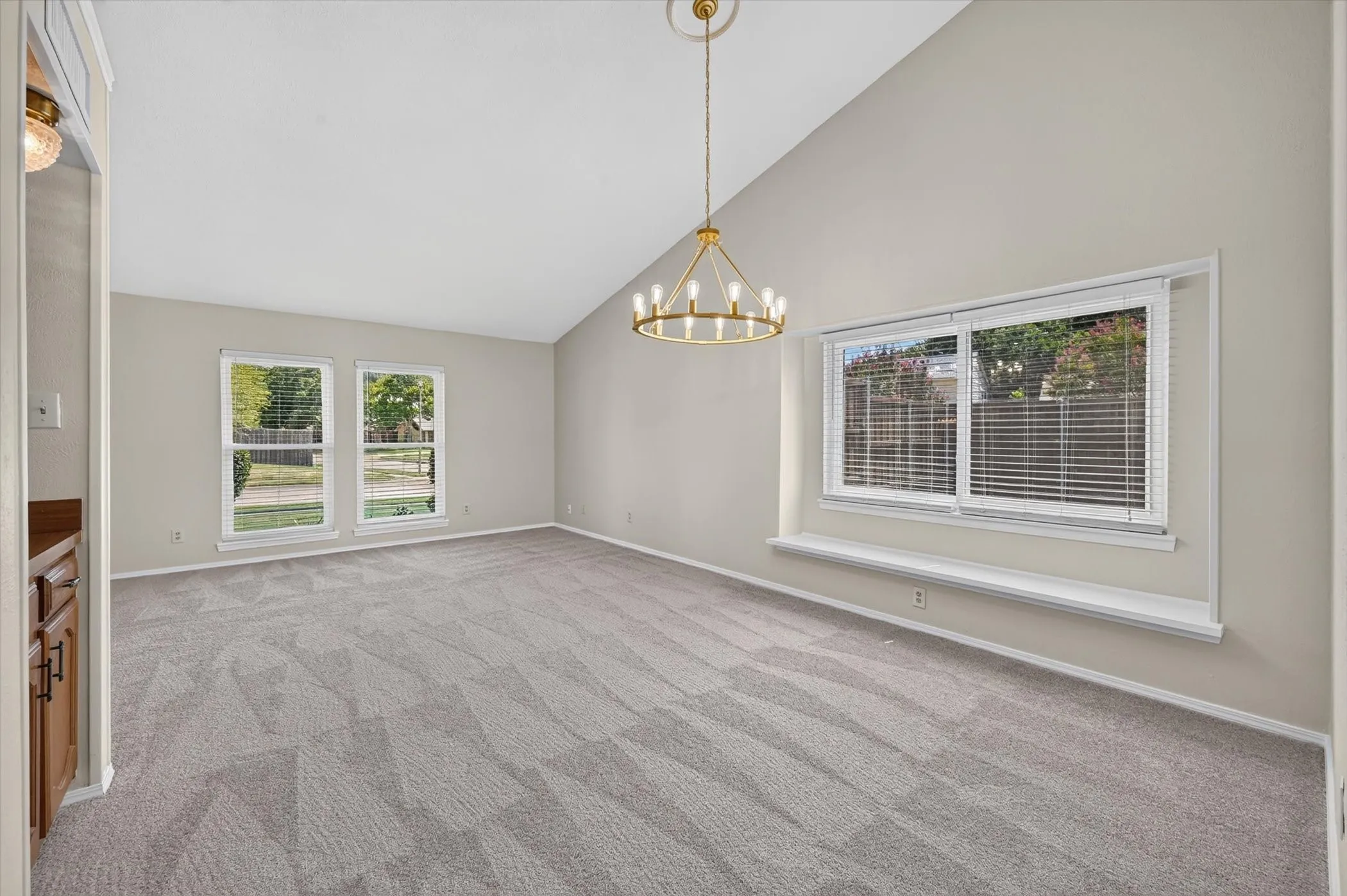 Single Family Residence For Sale in Denton County , 2801 Stratford Lane, Flower Mound, Texas 75028, 3 Bedroom, 2 Bathroom, 2 Garage spaces, 1,790 Sqft, built in 1983, mls#21332064, Real Estate Agent in Flower Mound, Homes For Sale in Denton county, Homes For Sale in Flower Mound, Realtor in Flower Mound Texas, Real Estate Brokerage Independent Realty Texas, Luminita Cordes Realtor