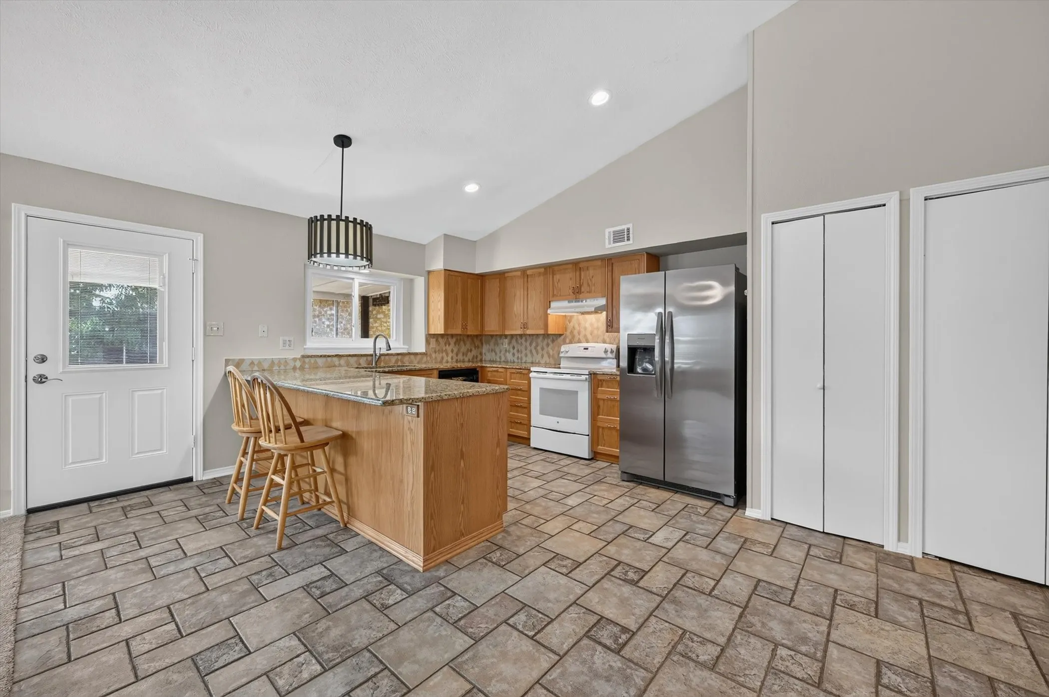 Single Family Residence For Sale in Denton County , 2801 Stratford Lane, Flower Mound, Texas 75028, 3 Bedroom, 2 Bathroom, 2 Garage spaces, 1,790 Sqft, built in 1983, mls#21332064, Real Estate Agent in Flower Mound, Homes For Sale in Denton county, Homes For Sale in Flower Mound, Realtor in Flower Mound Texas, Real Estate Brokerage Independent Realty Texas, Luminita Cordes Realtor