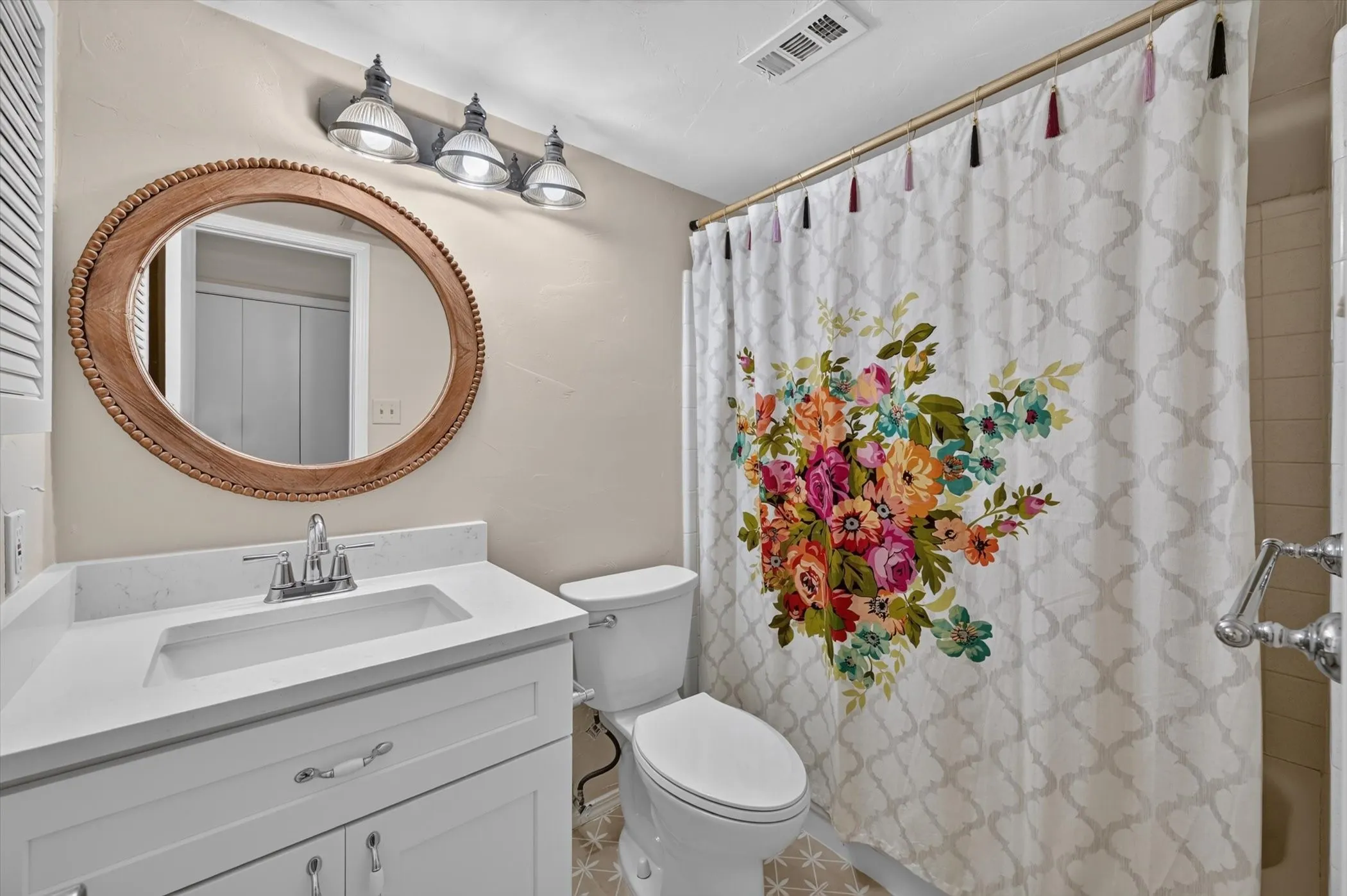 Single Family Residence For Sale in Denton County , 2801 Stratford Lane, Flower Mound, Texas 75028, 3 Bedroom, 2 Bathroom, 2 Garage spaces, 1,790 Sqft, built in 1983, mls#21332064, Real Estate Agent in Flower Mound, Homes For Sale in Denton county, Homes For Sale in Flower Mound, Realtor in Flower Mound Texas, Real Estate Brokerage Independent Realty Texas, Luminita Cordes Realtor