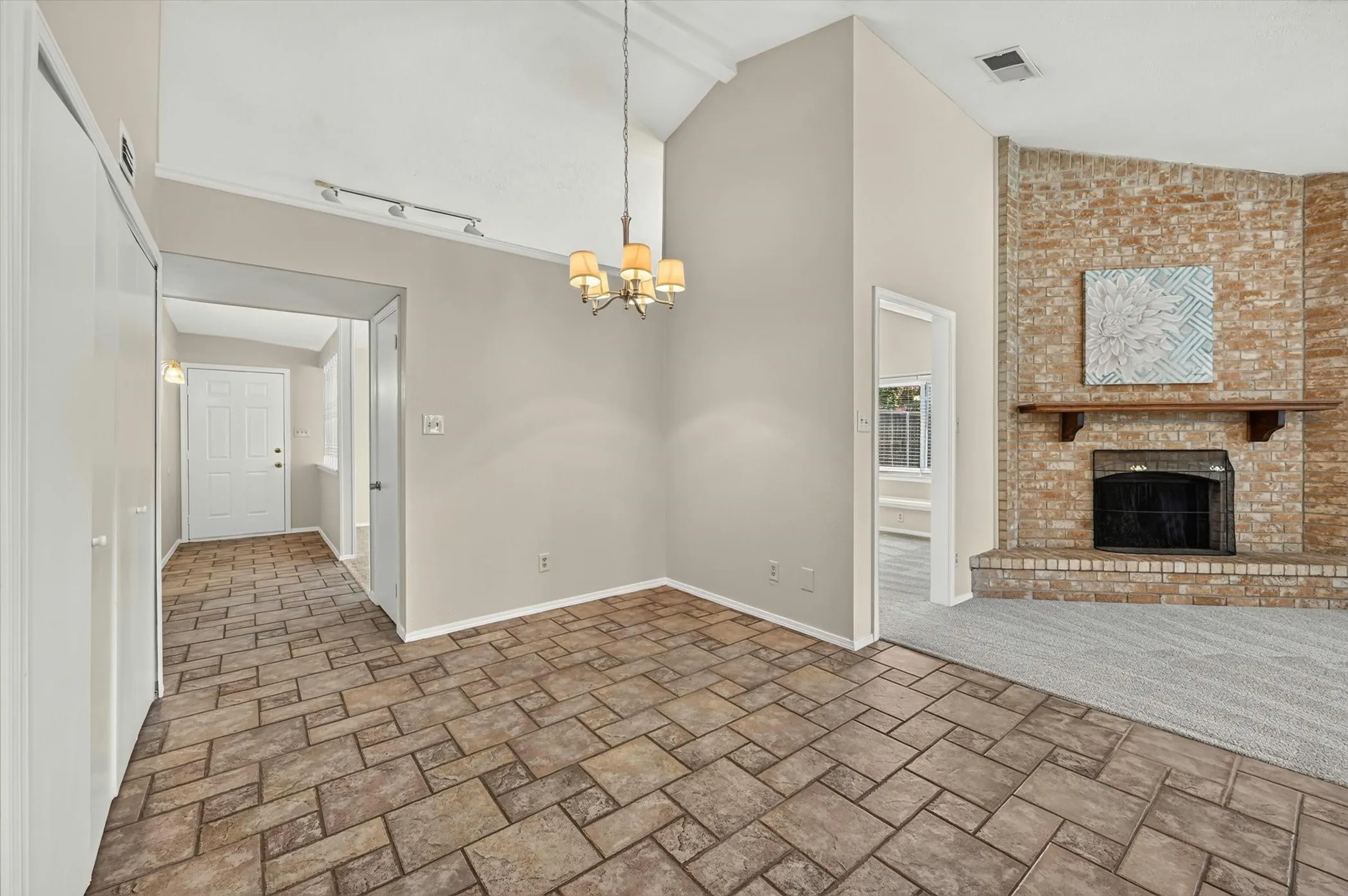 Single Family Residence For Sale in Denton County , 2801 Stratford Lane, Flower Mound, Texas 75028, 3 Bedroom, 2 Bathroom, 2 Garage spaces, 1,790 Sqft, built in 1983, mls#21332064, Real Estate Agent in Flower Mound, Homes For Sale in Denton county, Homes For Sale in Flower Mound, Realtor in Flower Mound Texas, Real Estate Brokerage Independent Realty Texas, Luminita Cordes Realtor