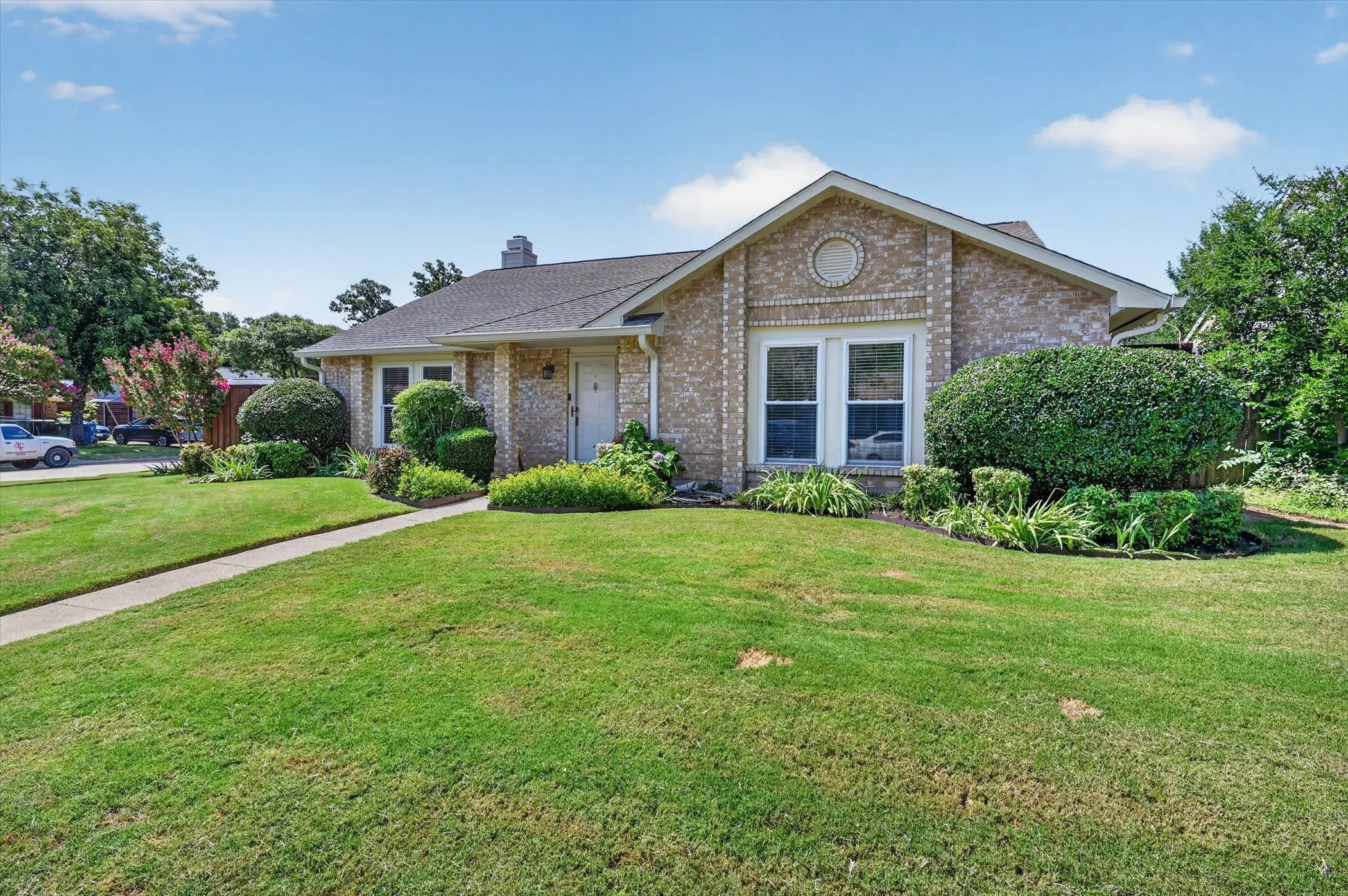 Single Family Residence For Sale in Denton County , 2801 Stratford Lane, Flower Mound, Texas 75028, 3 Bedroom, 2 Bathroom, 2 Garage spaces, 1,790 Sqft, built in 1983, mls#21332064, Real Estate Agent in Flower Mound, Homes For Sale in Denton county, Homes For Sale in Flower Mound, Realtor in Flower Mound Texas, Real Estate Brokerage Independent Realty Texas, Luminita Cordes Realtor