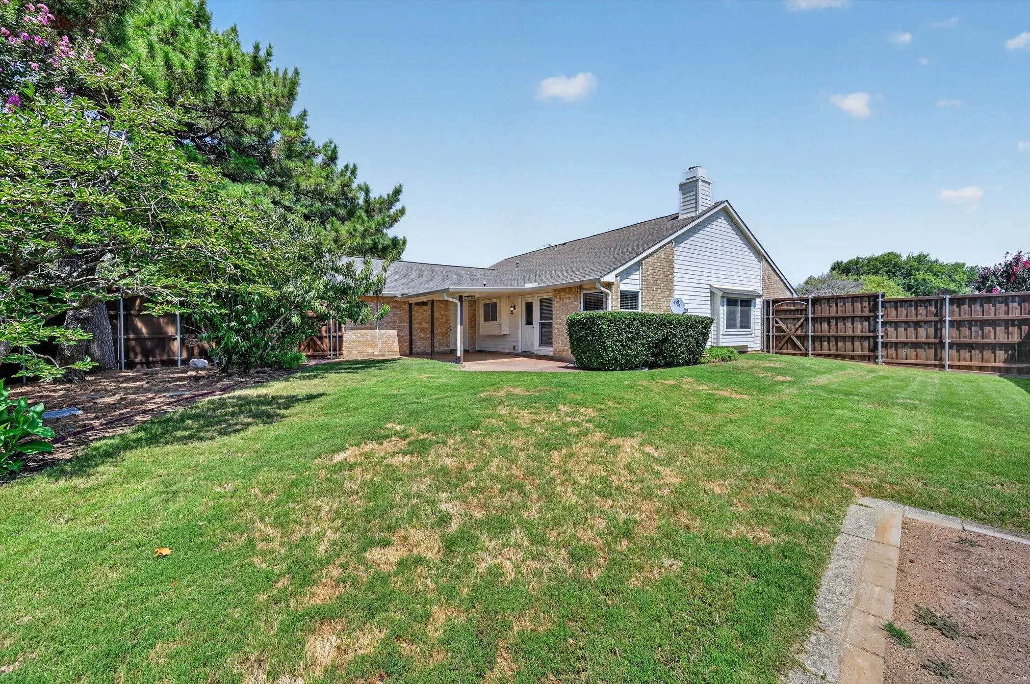 Single Family Residence For Sale in Denton County , 2801 Stratford Lane, Flower Mound, Texas 75028, 3 Bedroom, 2 Bathroom, 2 Garage spaces, 1,790 Sqft, built in 1983, mls#21332064, Real Estate Agent in Flower Mound, Homes For Sale in Denton county, Homes For Sale in Flower Mound, Realtor in Flower Mound Texas, Real Estate Brokerage Independent Realty Texas, Luminita Cordes Realtor