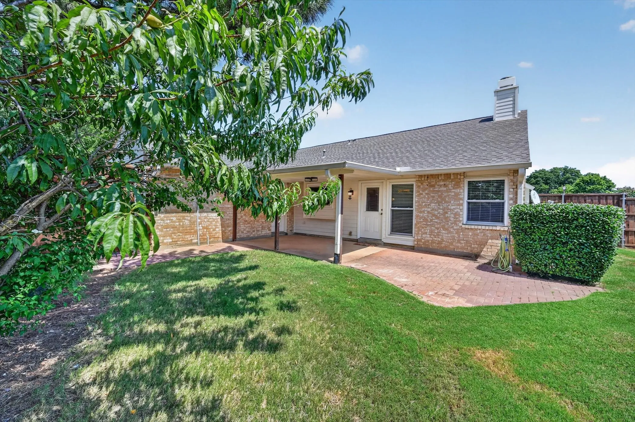 Single Family Residence For Sale in Denton County , 2801 Stratford Lane, Flower Mound, Texas 75028, 3 Bedroom, 2 Bathroom, 2 Garage spaces, 1,790 Sqft, built in 1983, mls#21332064, Real Estate Agent in Flower Mound, Homes For Sale in Denton county, Homes For Sale in Flower Mound, Realtor in Flower Mound Texas, Real Estate Brokerage Independent Realty Texas, Luminita Cordes Realtor
