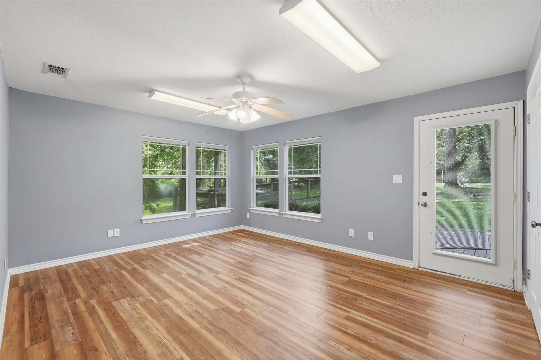 Single Family Residence For Sale in Franklin (TX) County , 565 W El Dorado Drive, Scroggins, Texas 75480, 4 Bedroom, 2 Bathroom, 2 Garage spaces, 2,232 Sqft, built in 2002, Price $499,000, mls#21334738, Real Estate Agent in Scroggins, Homes For Sale in Franklin (TX) county, Homes For Sale in Scroggins, Realtor in Scroggins Texas, Real Estate Brokerage Independent Realty Texas, Luminita Cordes Realtor