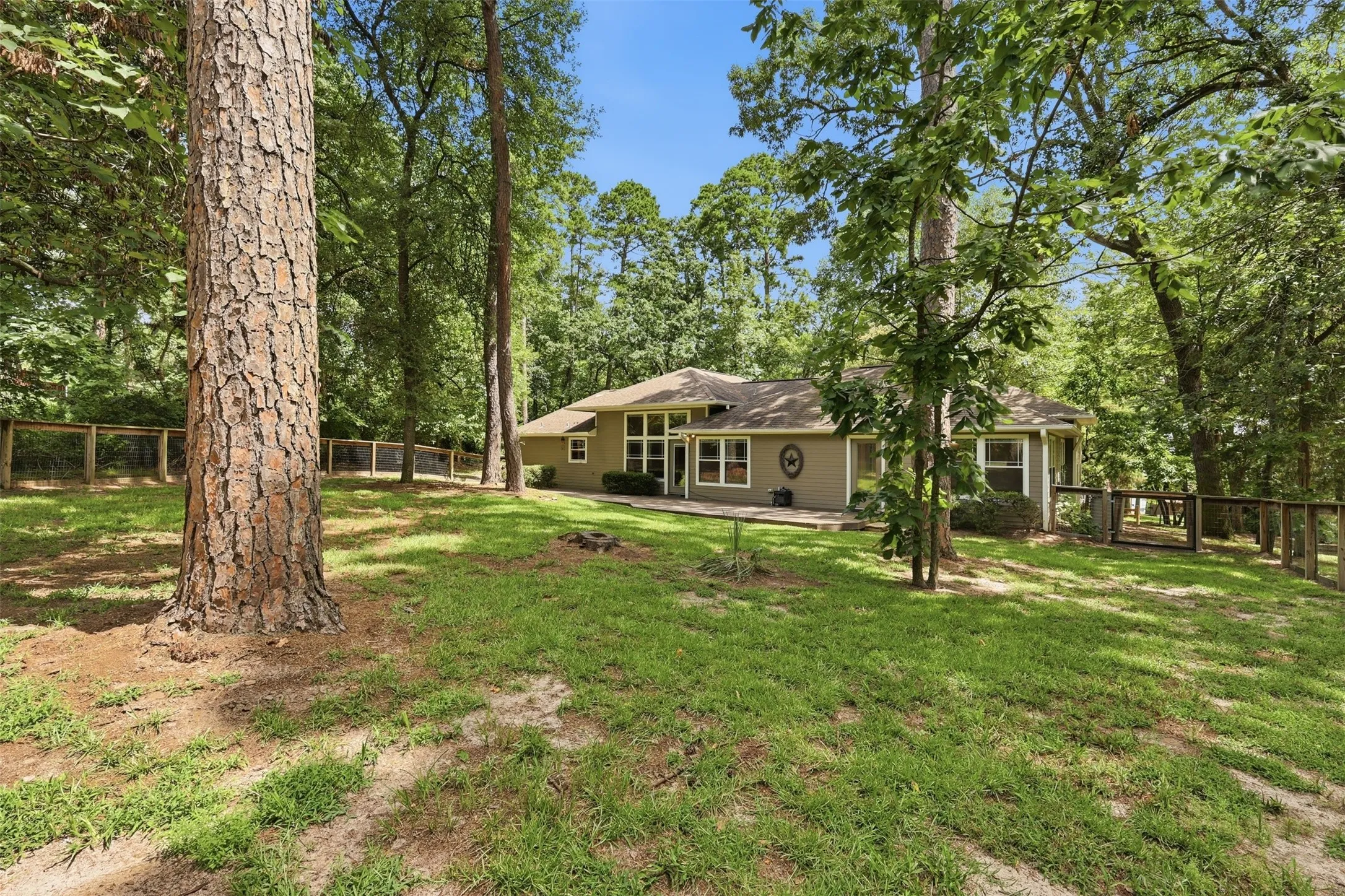 Single Family Residence For Sale in Franklin (TX) County , 565 W El Dorado Drive, Scroggins, Texas 75480, 4 Bedroom, 2 Bathroom, 2 Garage spaces, 2,232 Sqft, built in 2002, Price $499,000, mls#21334738, Real Estate Agent in Scroggins, Homes For Sale in Franklin (TX) county, Homes For Sale in Scroggins, Realtor in Scroggins Texas, Real Estate Brokerage Independent Realty Texas, Luminita Cordes Realtor