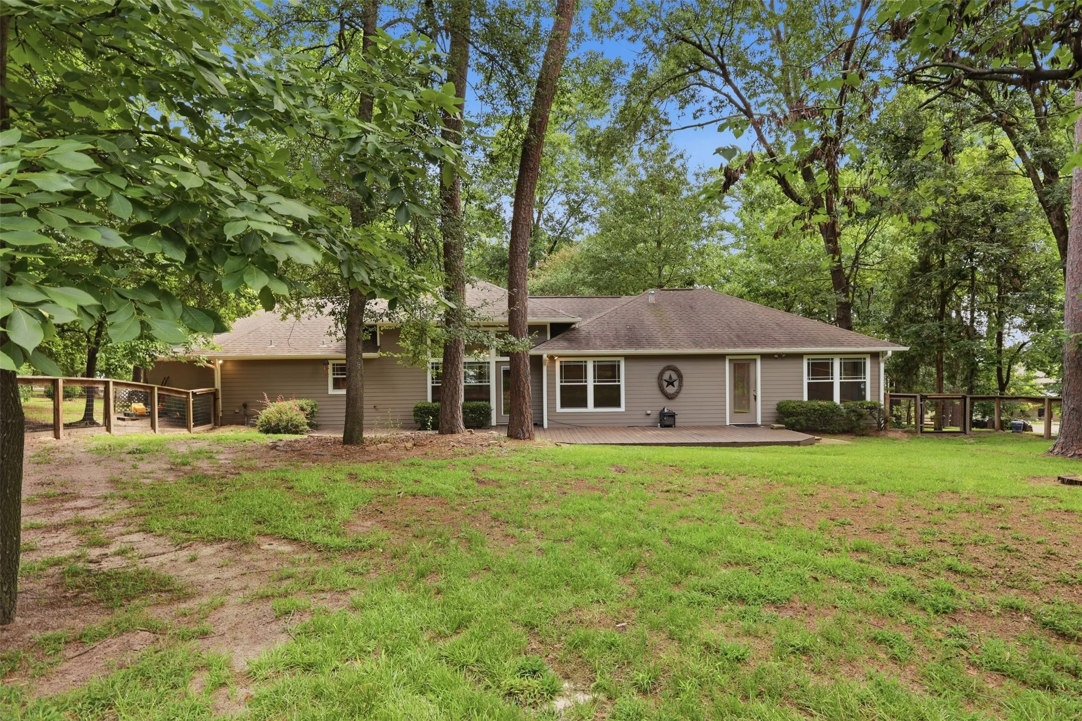 Single Family Residence For Sale in Franklin (TX) County , 565 W El Dorado Drive, Scroggins, Texas 75480, 4 Bedroom, 2 Bathroom, 2 Garage spaces, 2,232 Sqft, built in 2002, Price $499,000, mls#21334738, Real Estate Agent in Scroggins, Homes For Sale in Franklin (TX) county, Homes For Sale in Scroggins, Realtor in Scroggins Texas, Real Estate Brokerage Independent Realty Texas, Luminita Cordes Realtor