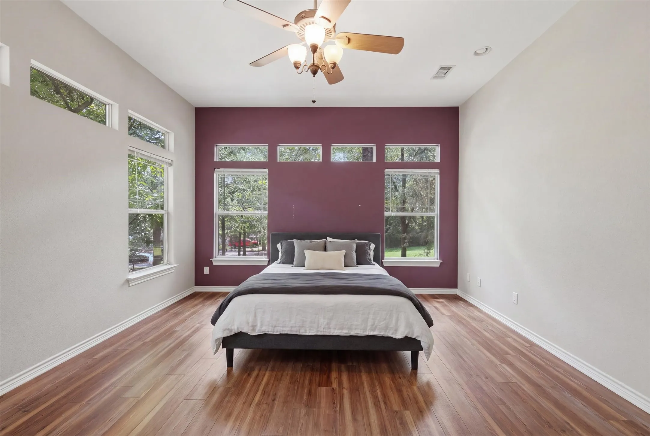 Single Family Residence For Sale in Franklin (TX) County , 565 W El Dorado Drive, Scroggins, Texas 75480, 4 Bedroom, 2 Bathroom, 2 Garage spaces, 2,232 Sqft, built in 2002, Price $499,000, mls#21334738, Real Estate Agent in Scroggins, Homes For Sale in Franklin (TX) county, Homes For Sale in Scroggins, Realtor in Scroggins Texas, Real Estate Brokerage Independent Realty Texas, Luminita Cordes Realtor
